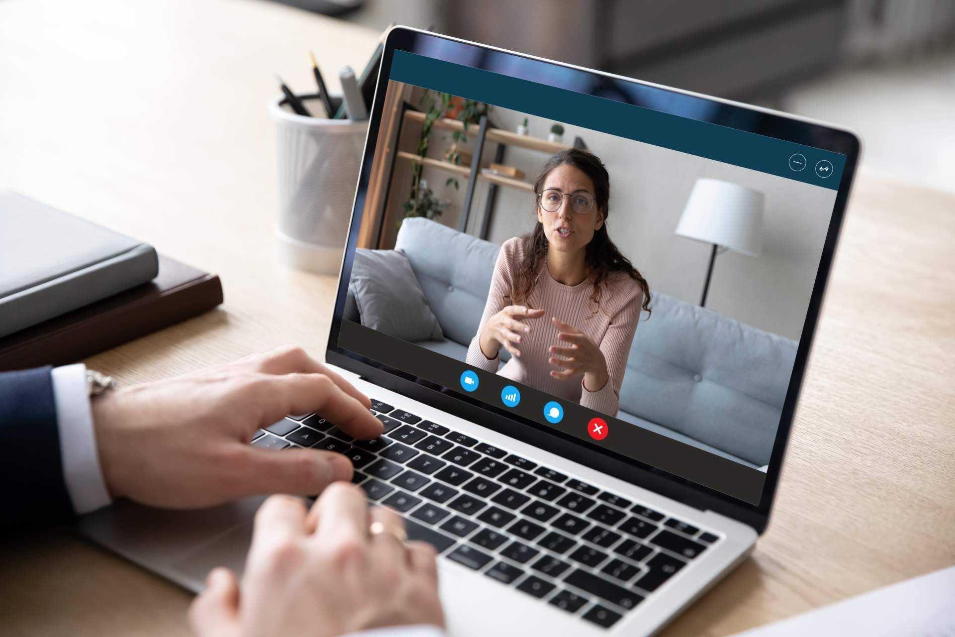 Las ventajas e inconvenientes de la terapia online: Espacio Oasis