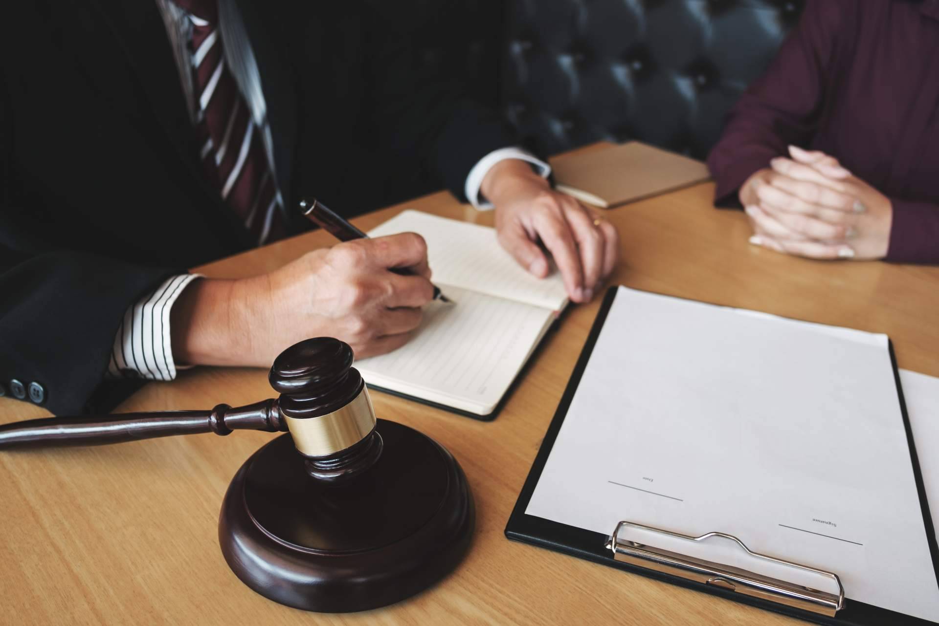 Defendo Abogados: Derecho Laboral para empresas y particulares
