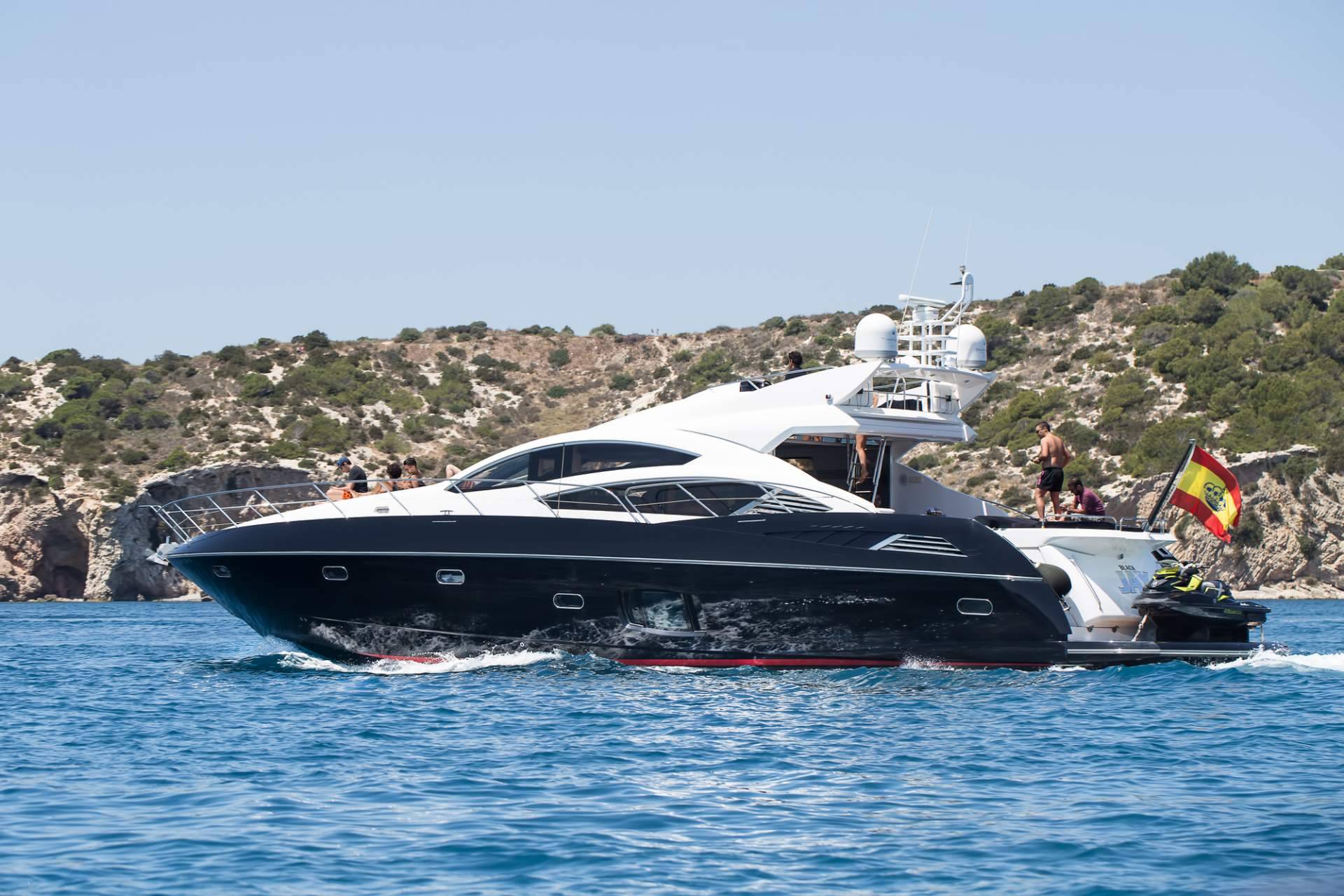 Yacht IN Ibiza ofrece un servicio de alquiler de yate privado