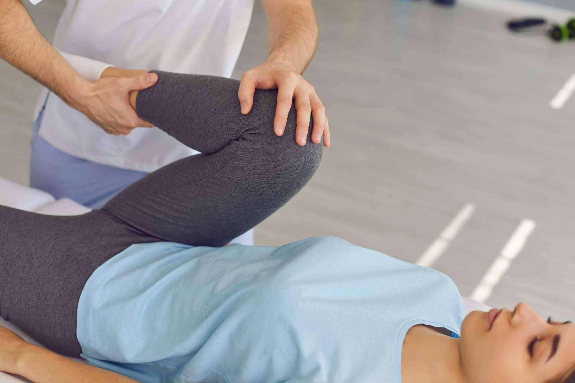 La fisioterapia se establece como una solución eficaz ante el dolor lumbar: Clínica Viasalud