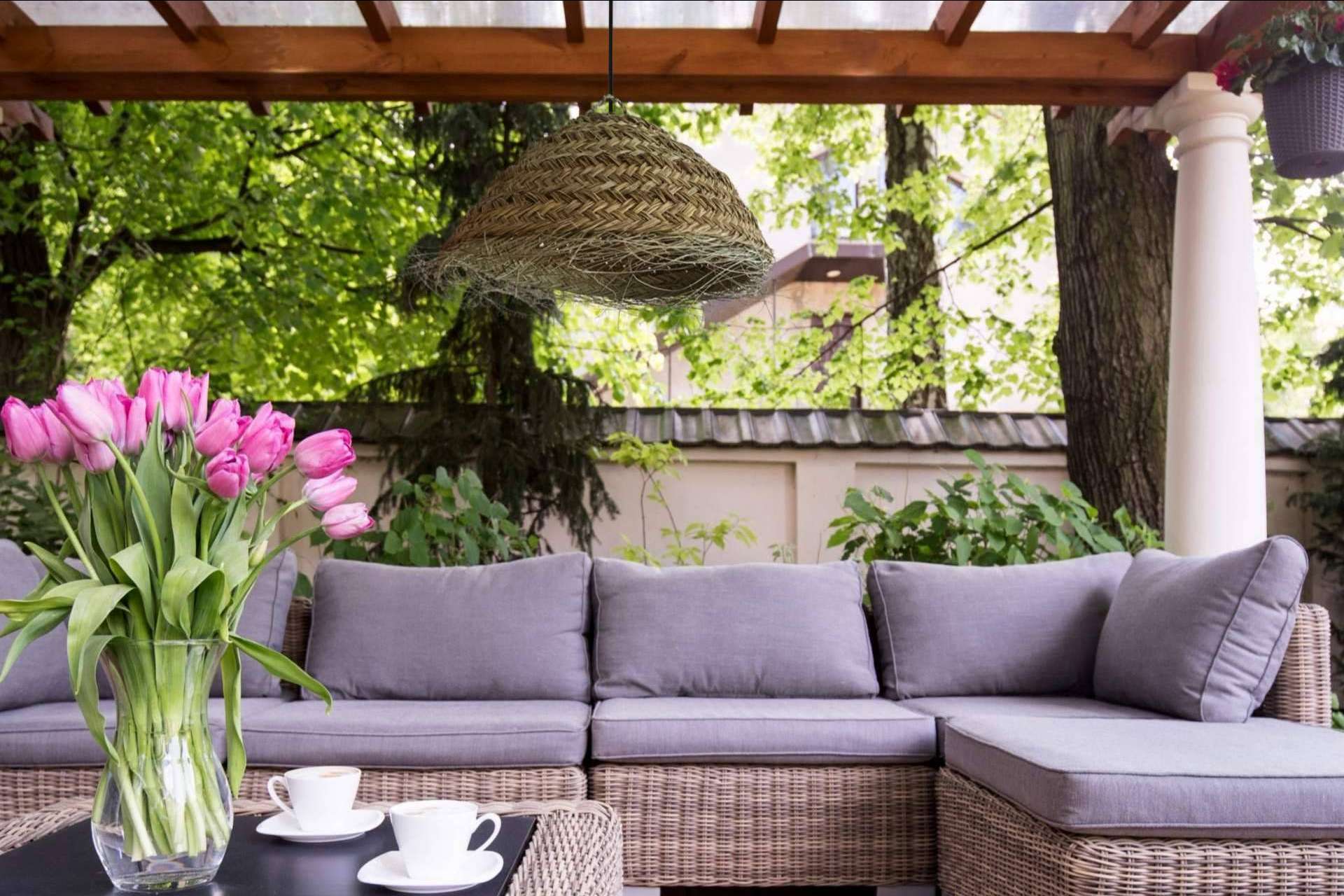 ¿Cuáles son las propuestas de Canela Home Decor para llevar la naturaleza al hogar con una decoración estilo natural?