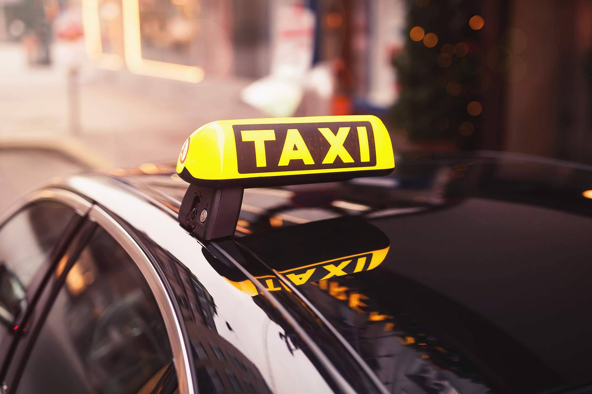 Taxi Málaga - Marbella con Taxi Málaga Airport Charly Transfer 24 Hours