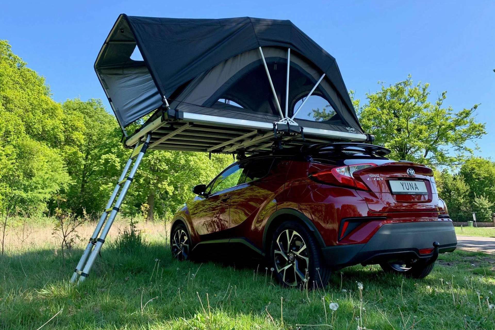 Hacer una escapada a la naturaleza de manera cómoda es posible con los accesorios para tiendas de techo de Foxcamper