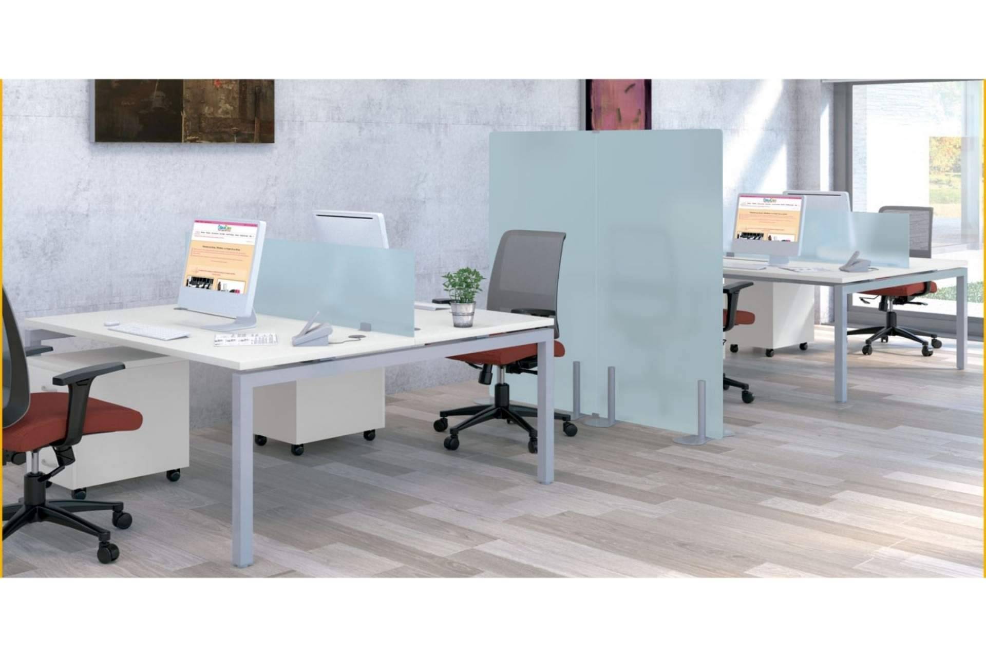 Officedeco ofrece los biombos de cristal para una vuelta a la oficina segura y con estilo