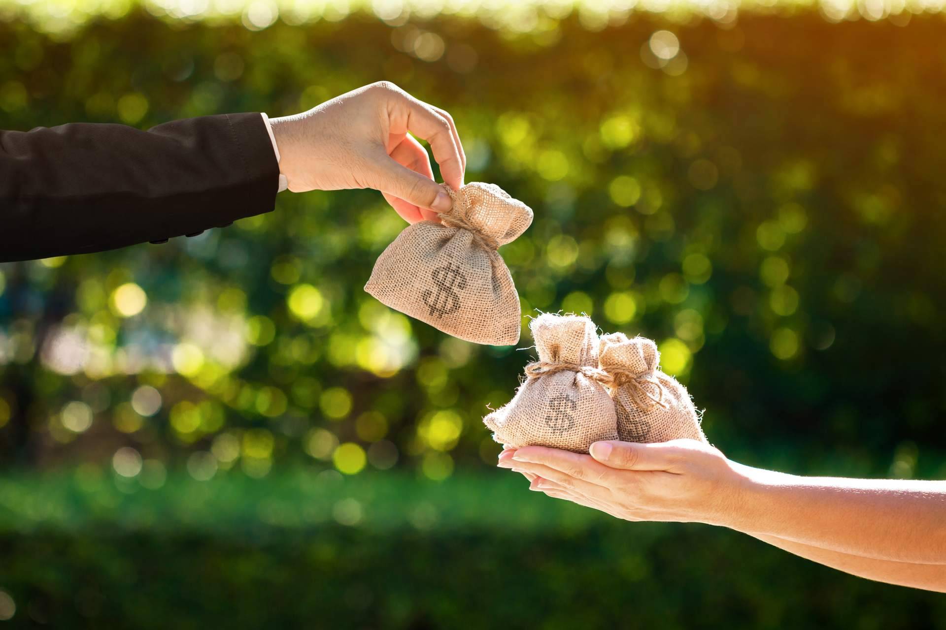 Ahorrar al enviar dinero a Latinoamérica gracias a la empresa online Gelt Giro