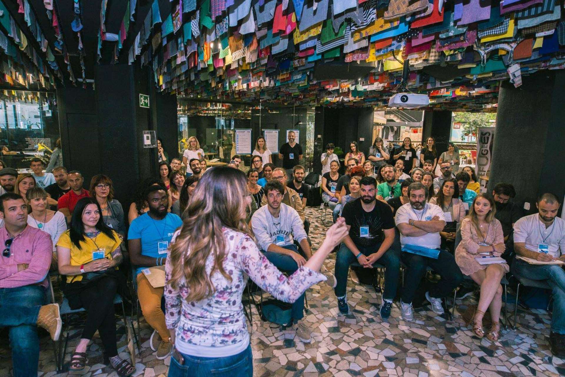 Controlar los nervios al hablar en público para comunicar a la perfección es posible con el programa Traspasa la Pantalla de Mónica Galán