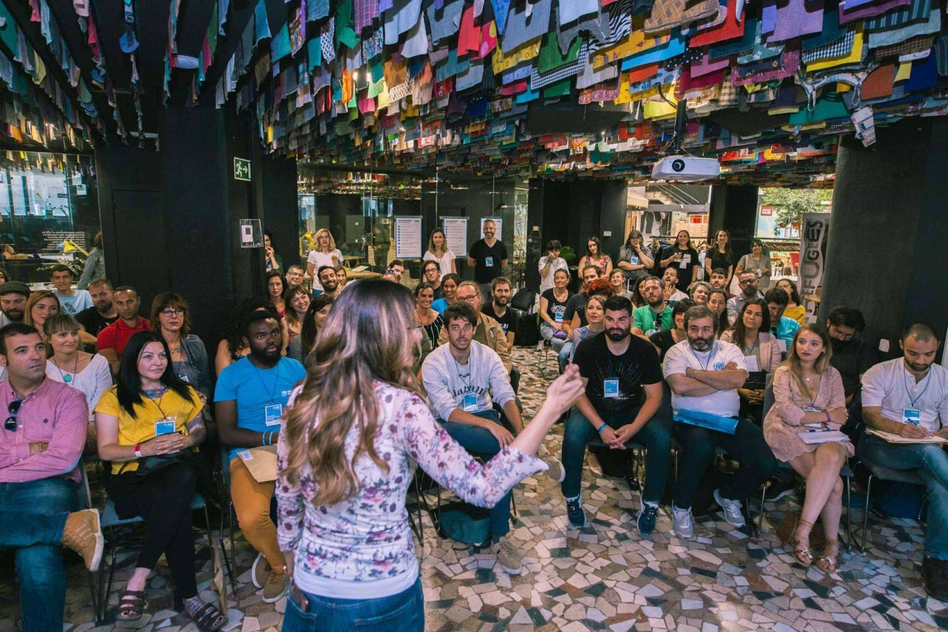 Mónica Galán expone las claves principales para superar el miedo escénico