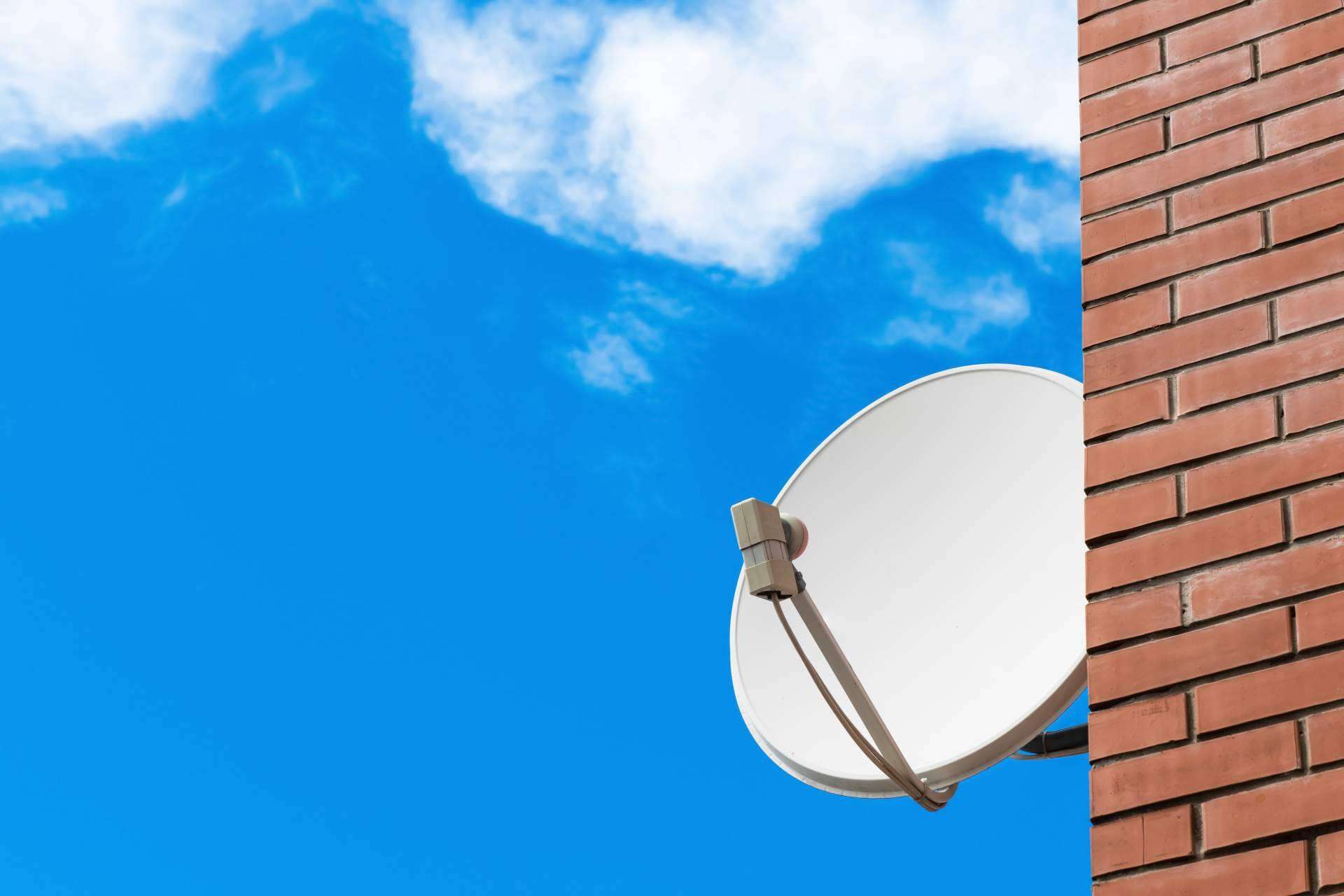 La importancia de contar con expertos en la instalación de antenas parabólicas: Antenistas Valencia