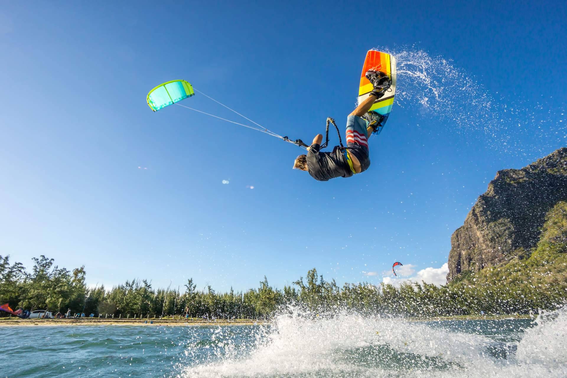 ¿En qué consiste el curso de up-wind y cambio de dirección de la escuela de kitesurf de Tarifa 3Sixty Kite School?