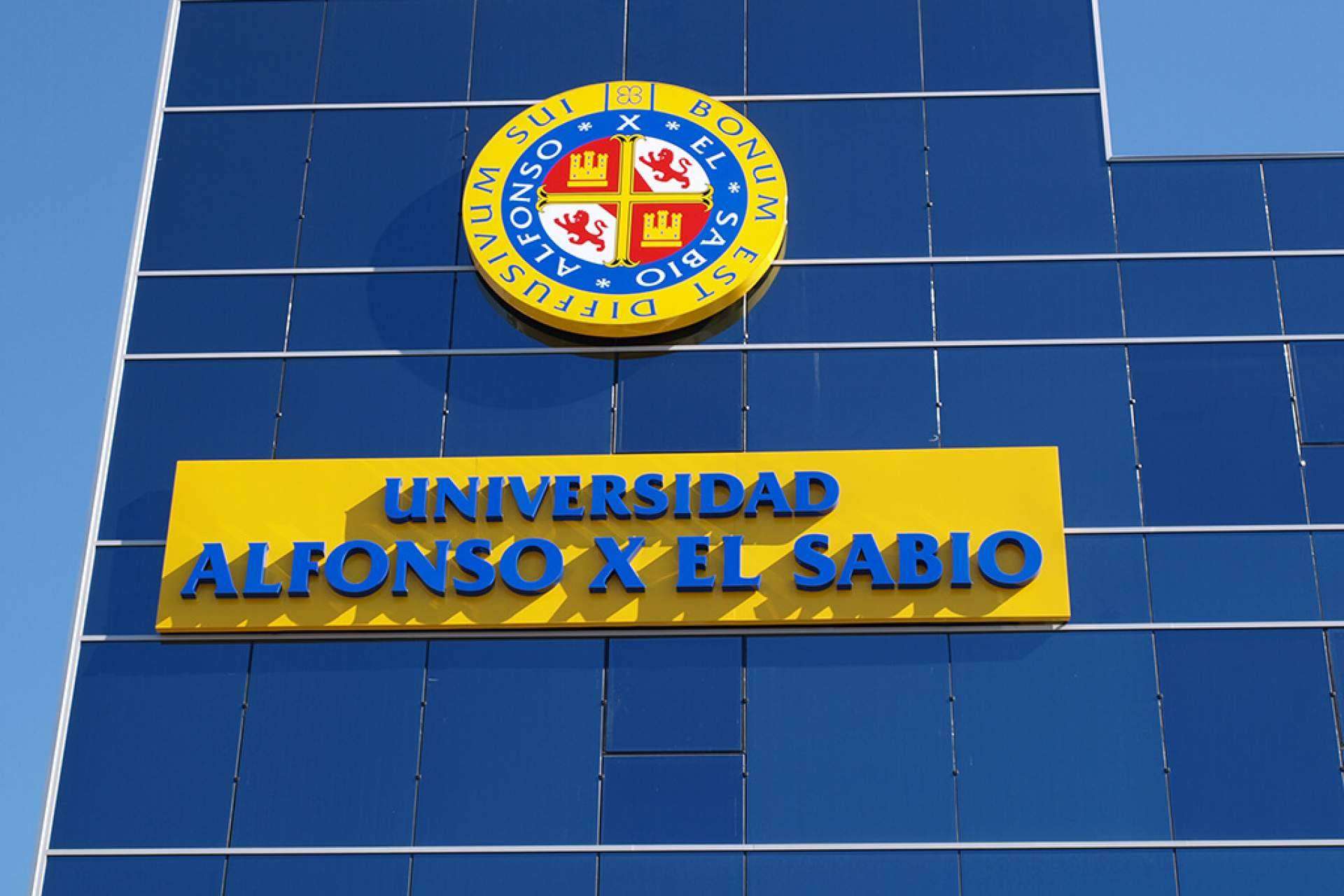 Llamar la atención de los clientes con las letras corpóreas de Rotuser