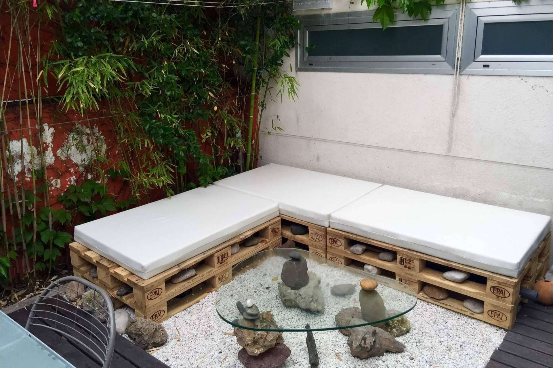 Ambientes agradables con los palés de decoración y de colores de paletsonline.com