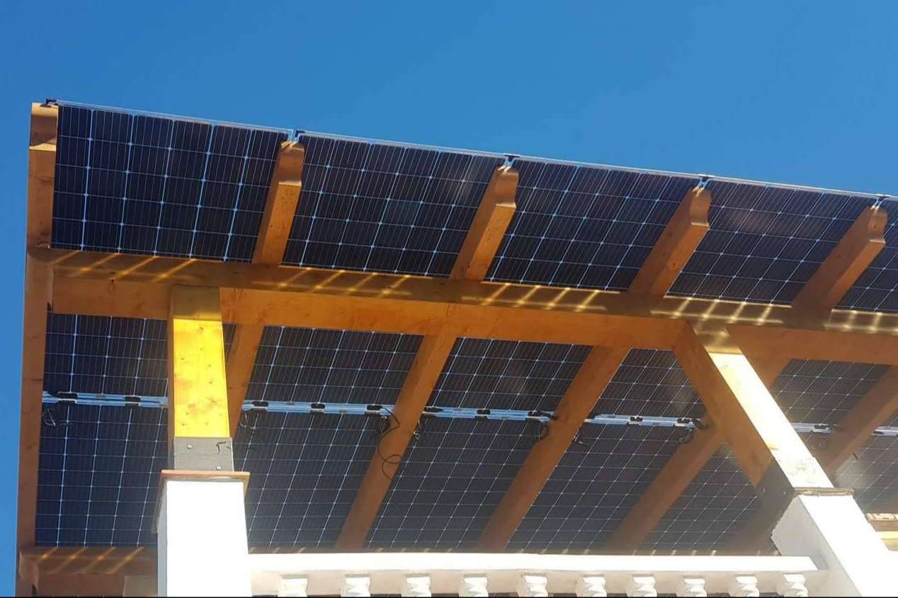 ¿Cuáles son las alternativas para producir energía solar?: pérgola solar fotovoltaica de Solar Energy