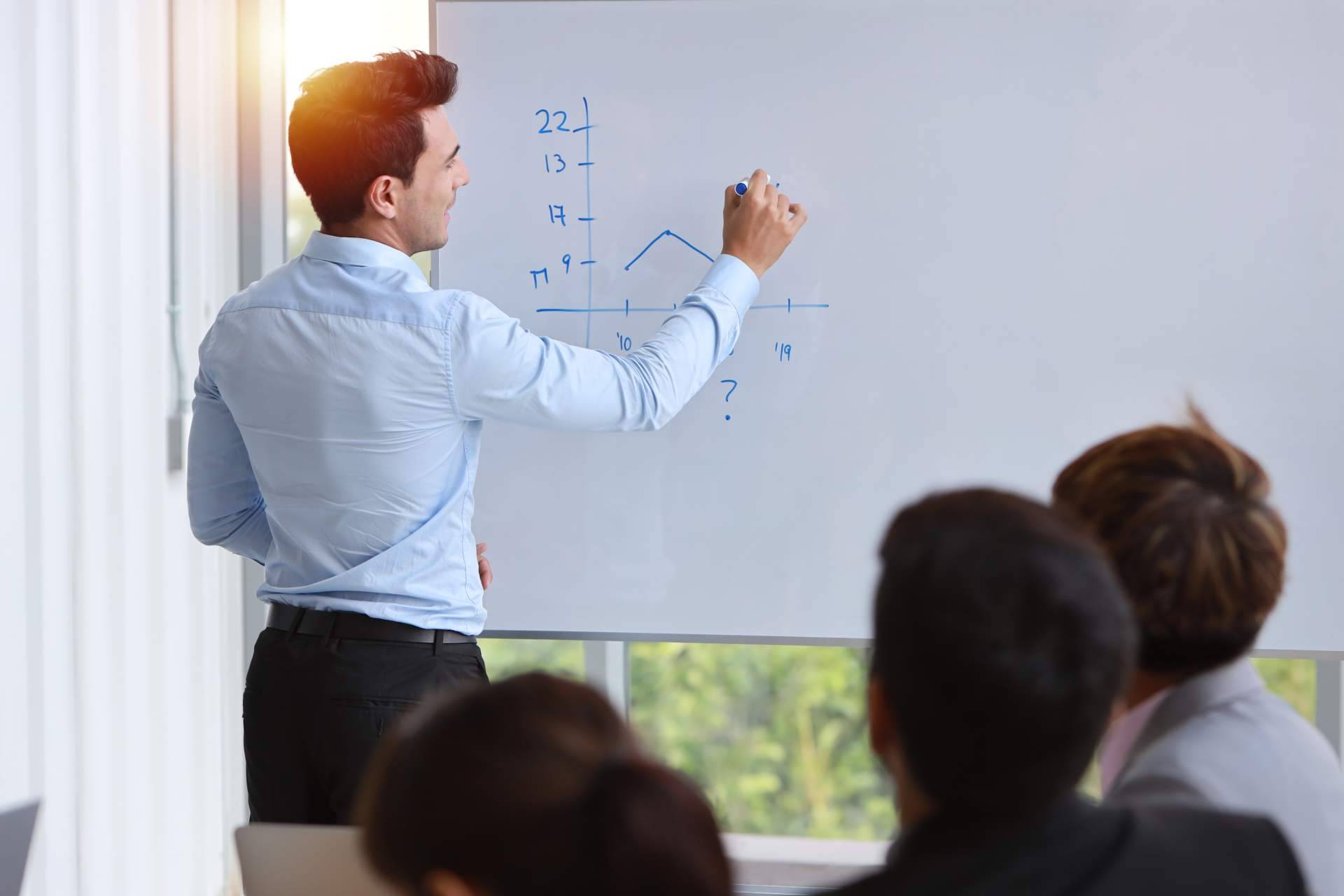 Mentoring mensual para emprendedores: todas las claves con el funnel architect Israel Huerta