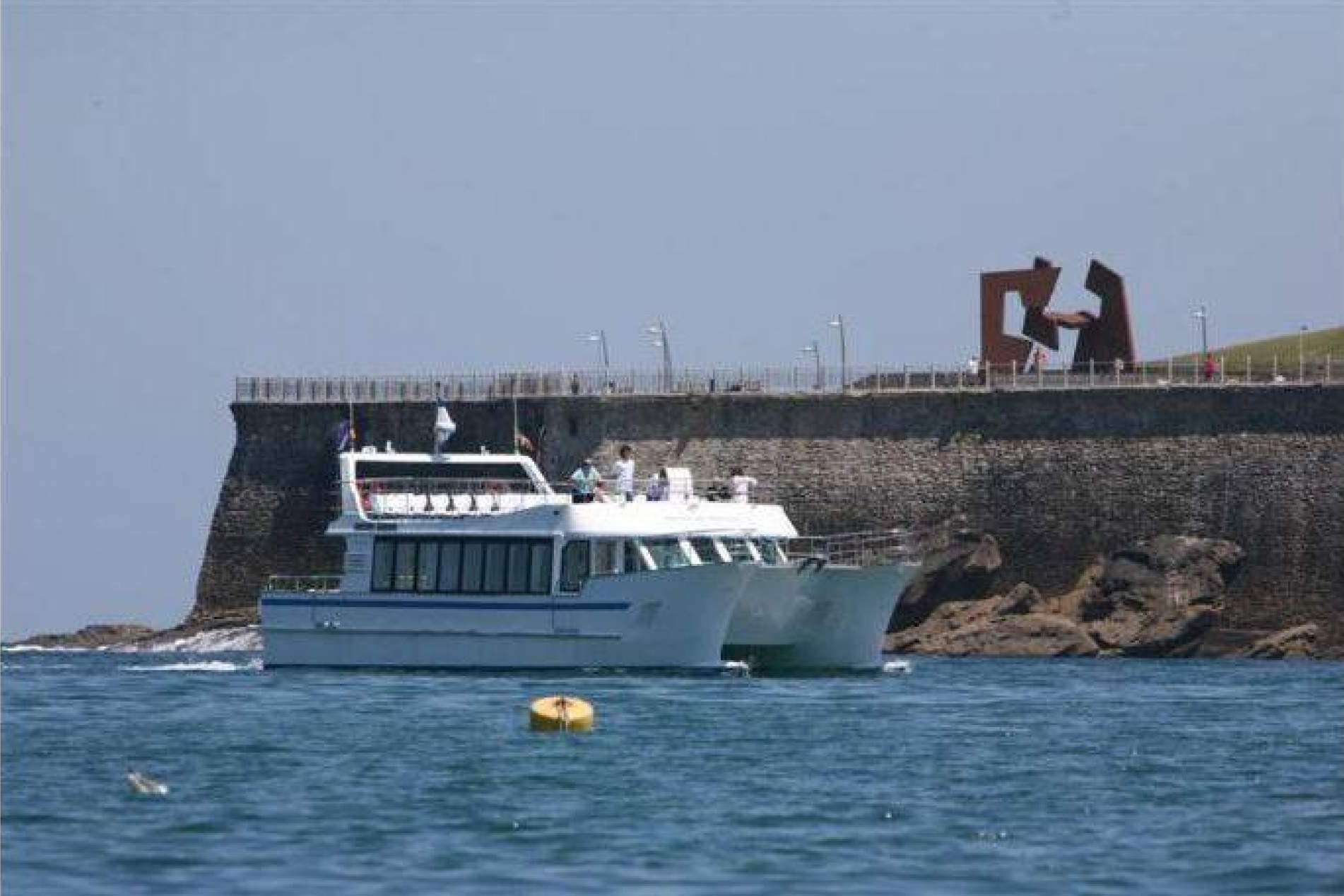 El Catamarán Ciudad San Sebastián ofrece la oportunidad de vivir eventos a bordo por la bahía de San Sebastián