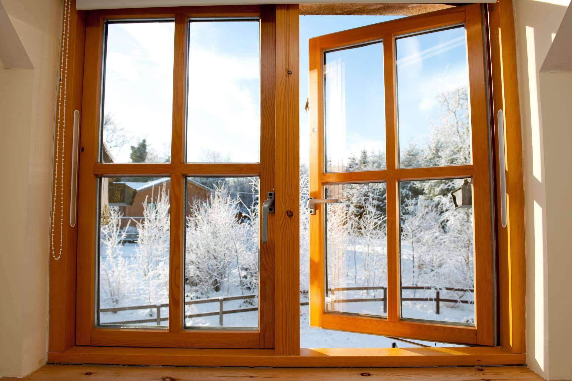 Consejos para mantener las ventanas de madera intactas con el paso del tiempo, por Losma Studio