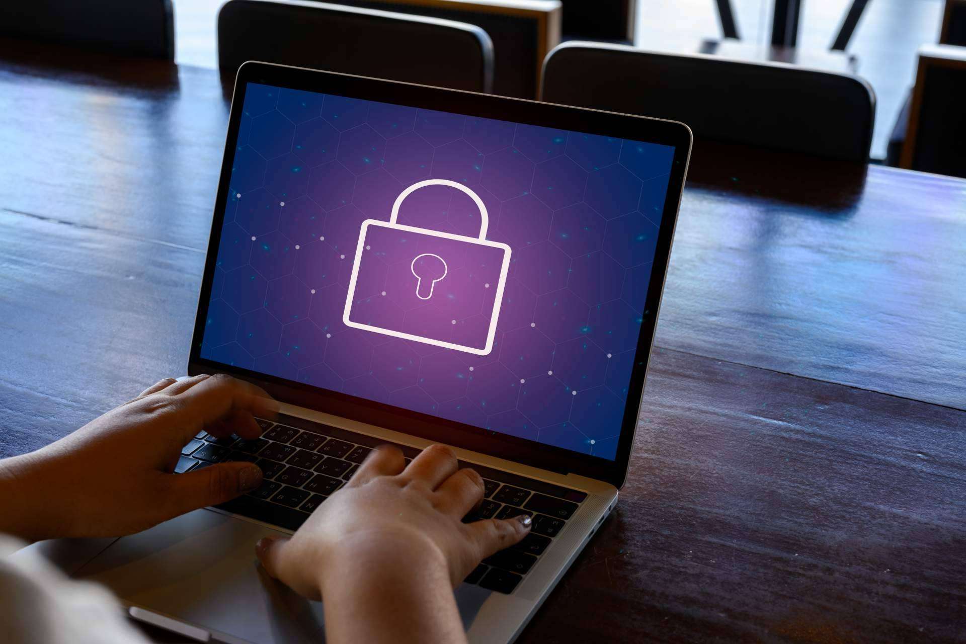 La importancia de la ciberseguridad para particulares y empresas aumenta cada año, por Sosmatic