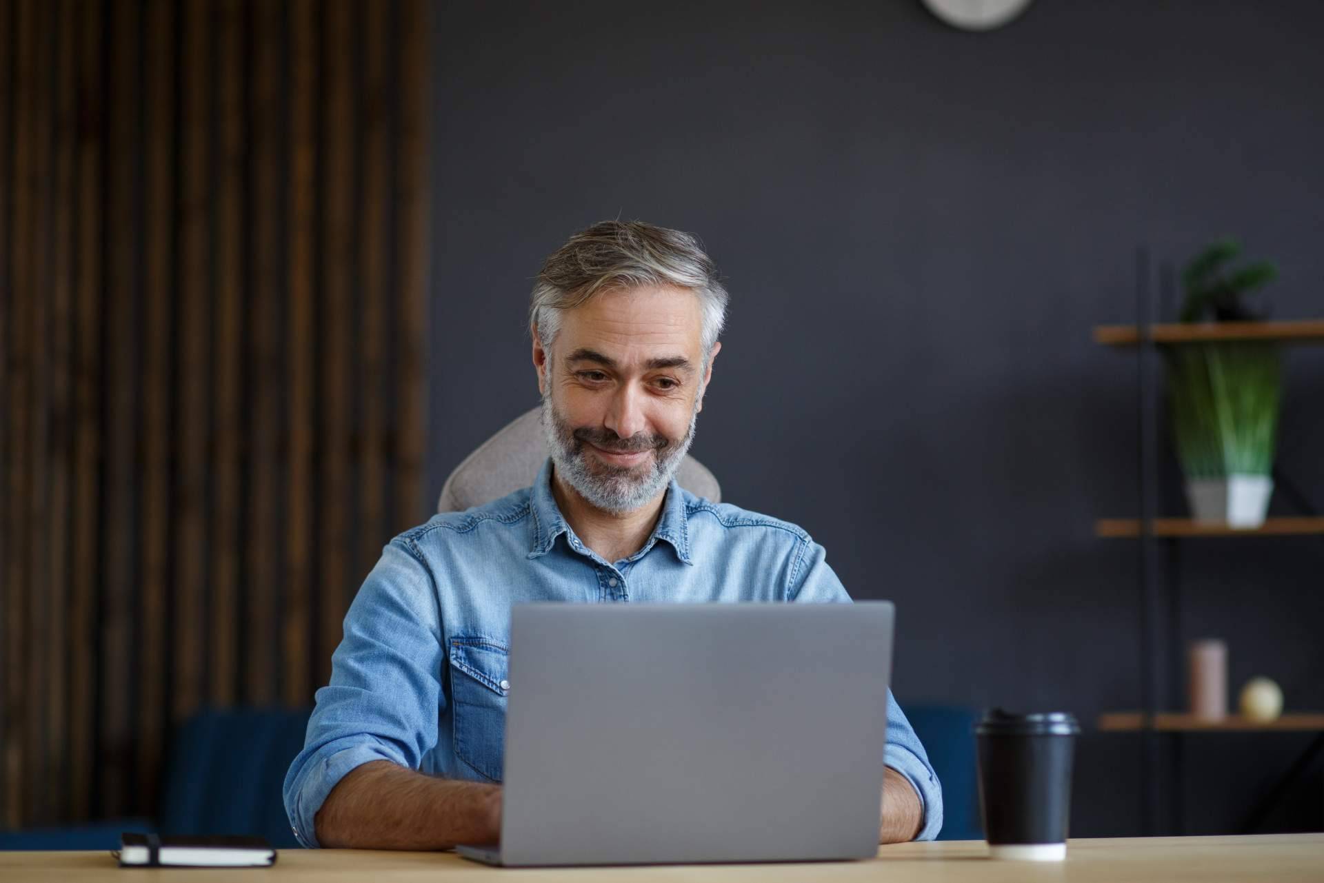 Aprender a trabajar de cuenta ajena a cuenta propia, de la mano de Academia Alto Rendimiento