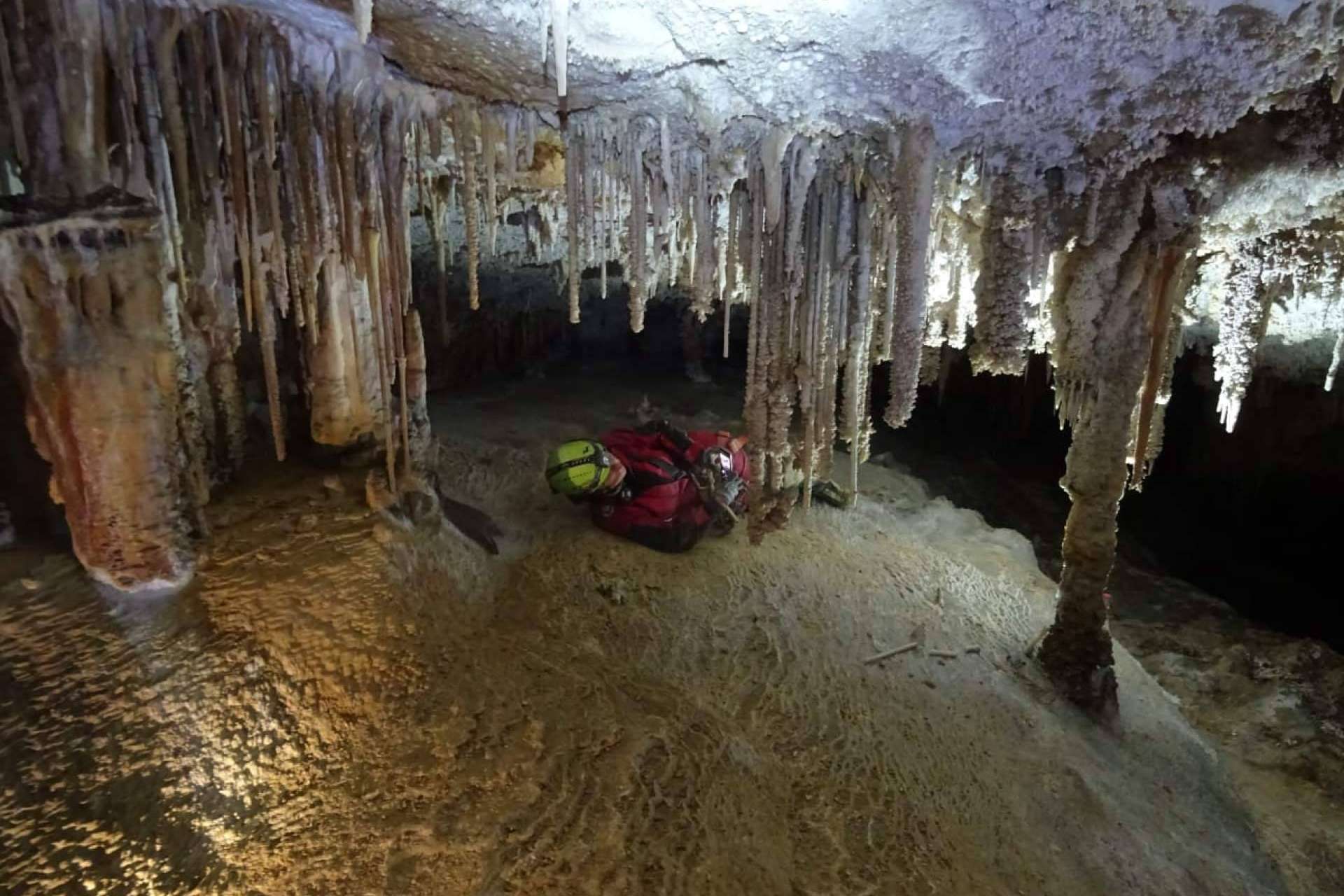 Vertical Challenge ofrece un curso de formación de iniciación a la espeleología que empieza el mes de noviembre