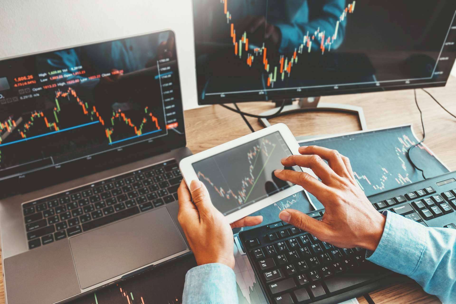 ¿Cómo aumentar el rendimiento del trading? Análisis de los mercados financieros con volumen en Delta Value