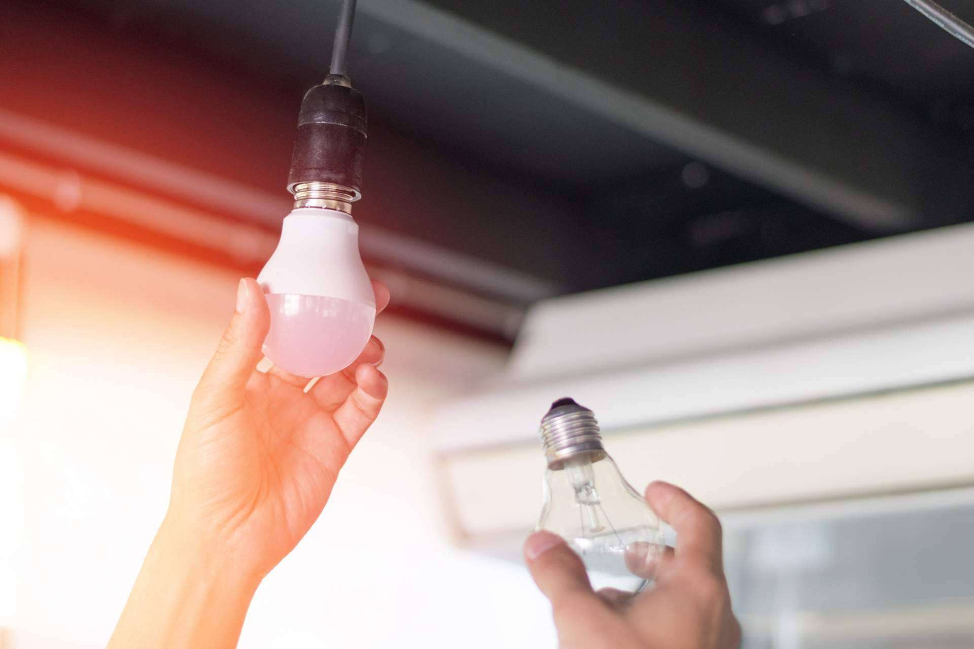 Suministros Tomás Beltrán indica los beneficios de sus focos LED