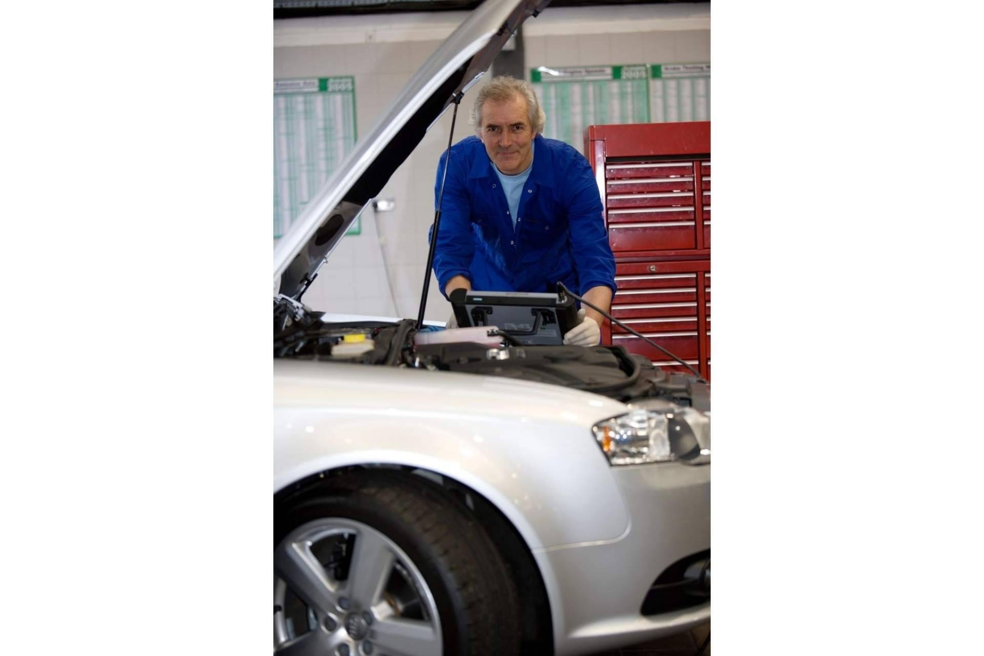 Una de las mejores máquinas de diagnóstico profesional para coches, camiones y autobuses con Arreglatelo