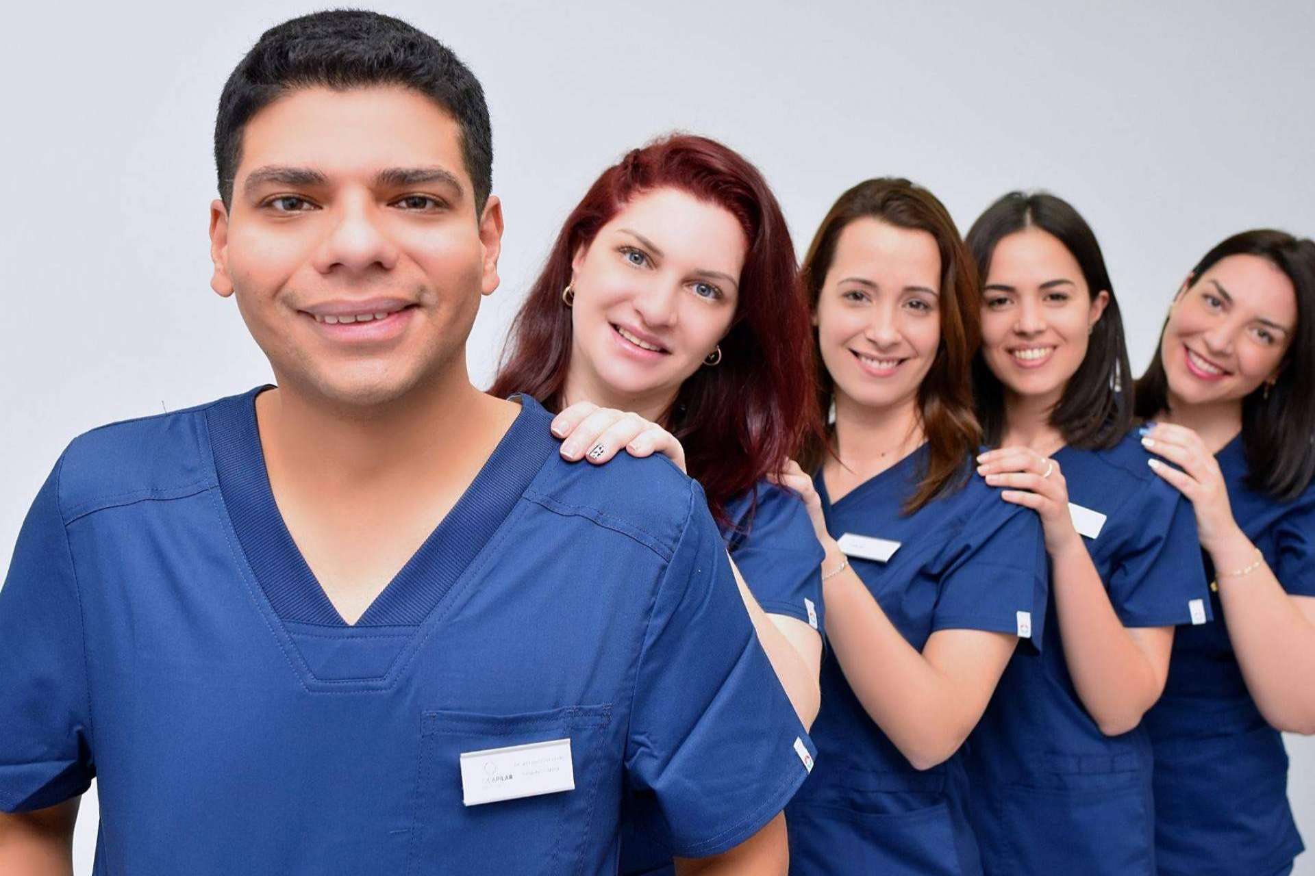 Un lugar para realizarse un injerto capilar con máxima extracción folicular es Microcapilar Hair Clinic
