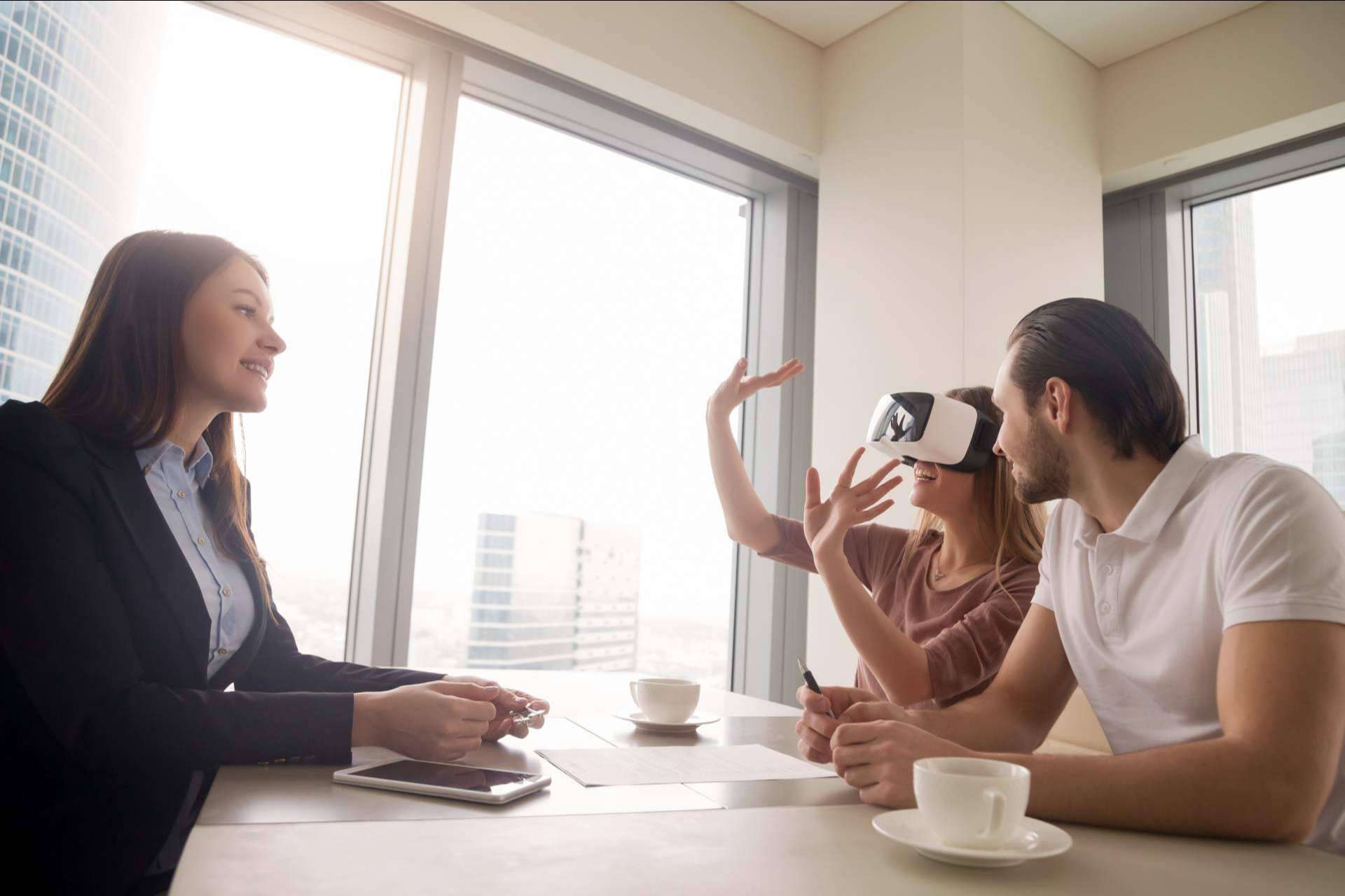 La plataforma digital Tour Matterport 3D permite a los clientes pasear por todas las estancias de una propiedad de forma virtual, por Cano & Pujol