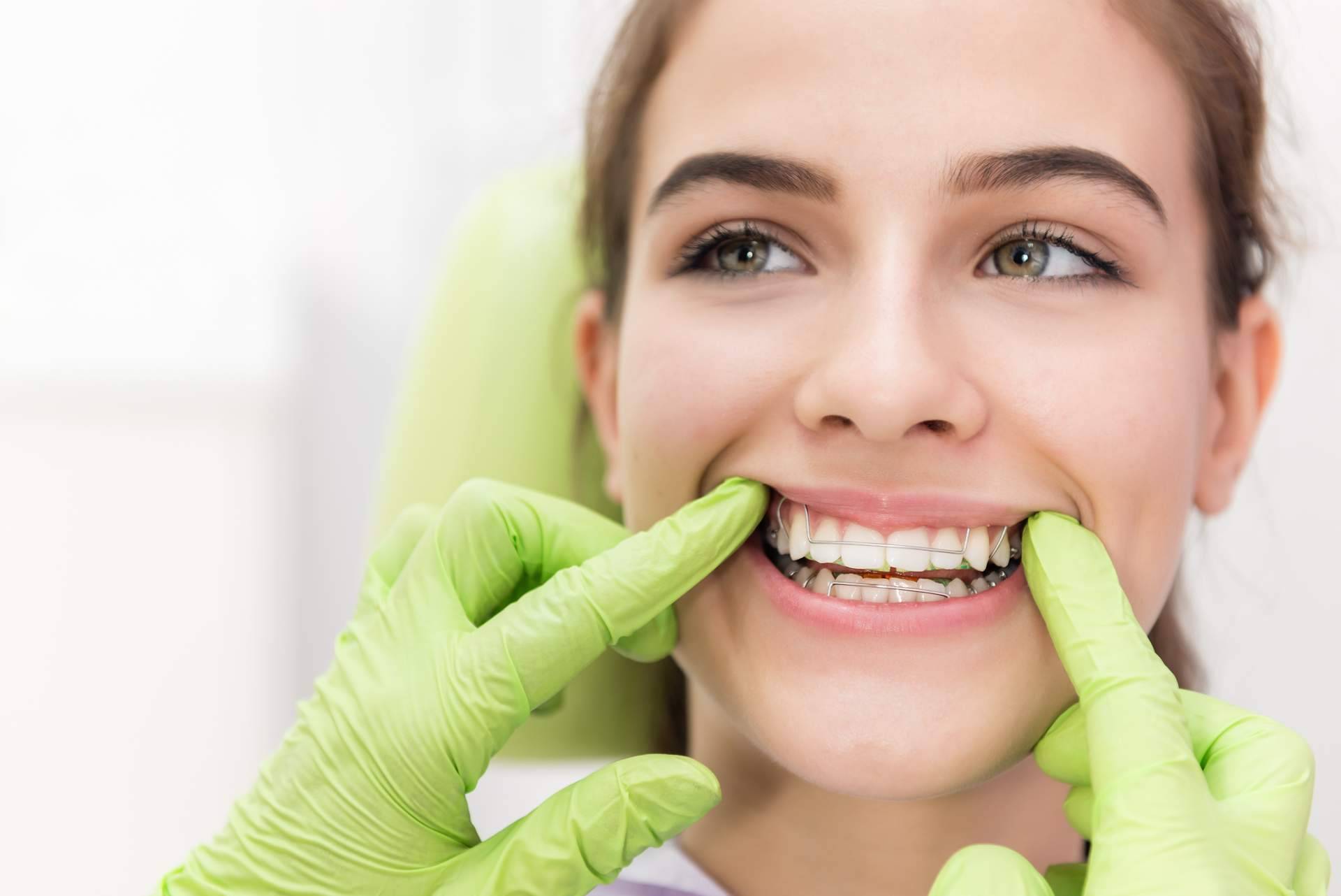 Clínica Sonrisas de Corrales Dental, en Badajoz, cuenta con expertos en tratamientos con ortodoncia de máxima calidad