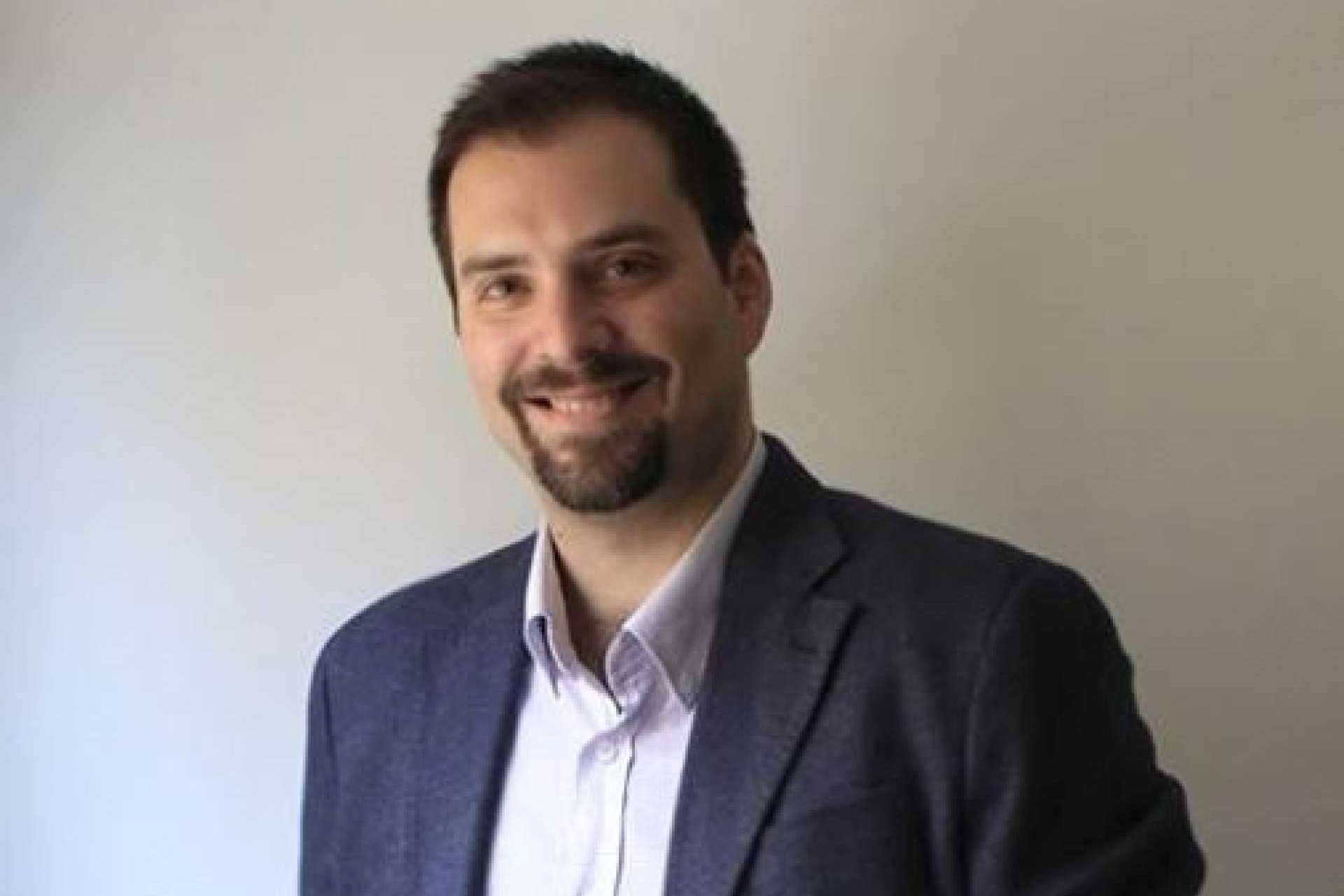 Impulsar el crecimiento de una empresa en internet mediante los infoproductos y la asesoría del experto en marketing digital Francisco Rubio