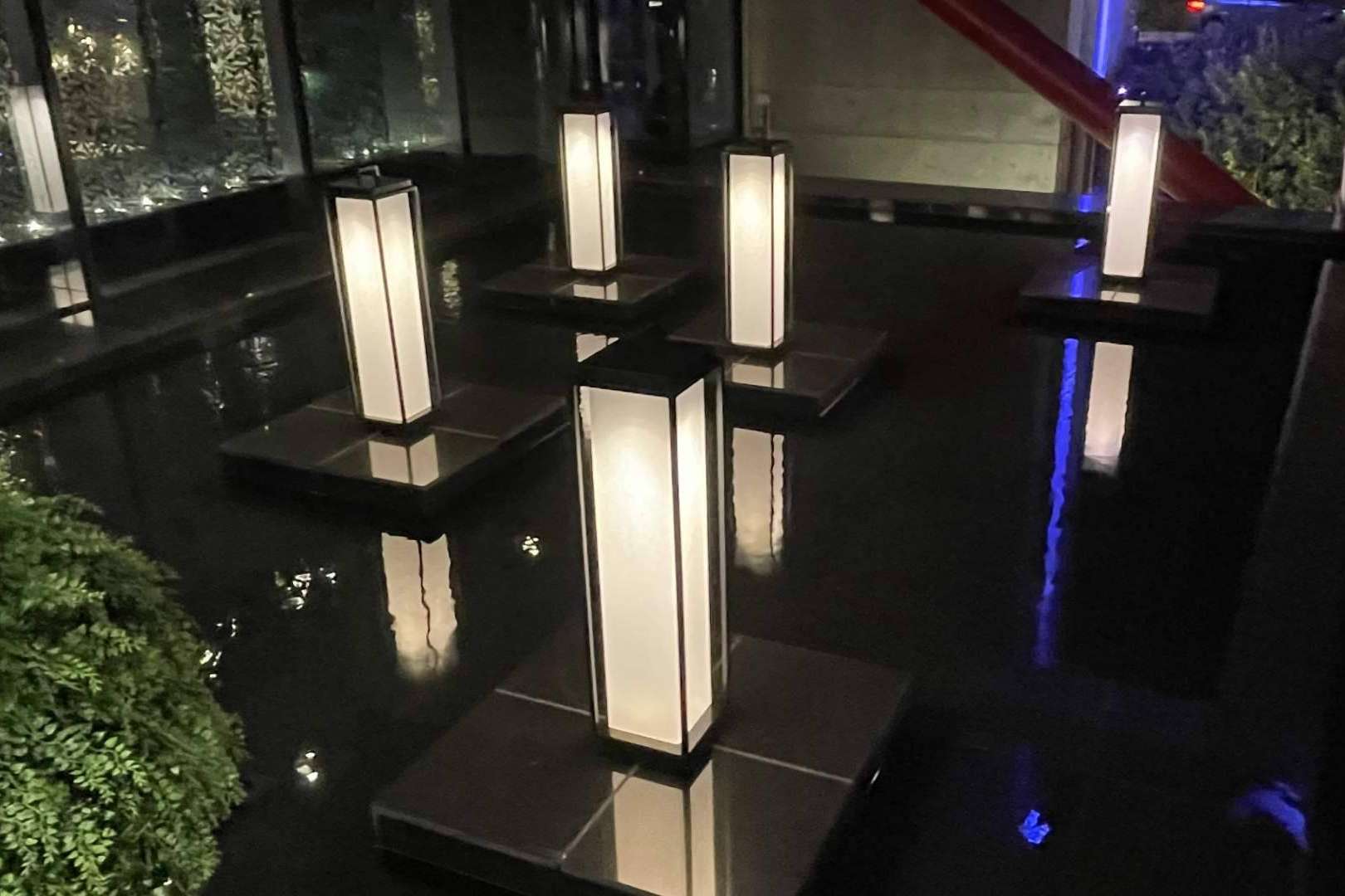 El proyecto Hotel Hesperia Tower cuenta con lámparas a medida