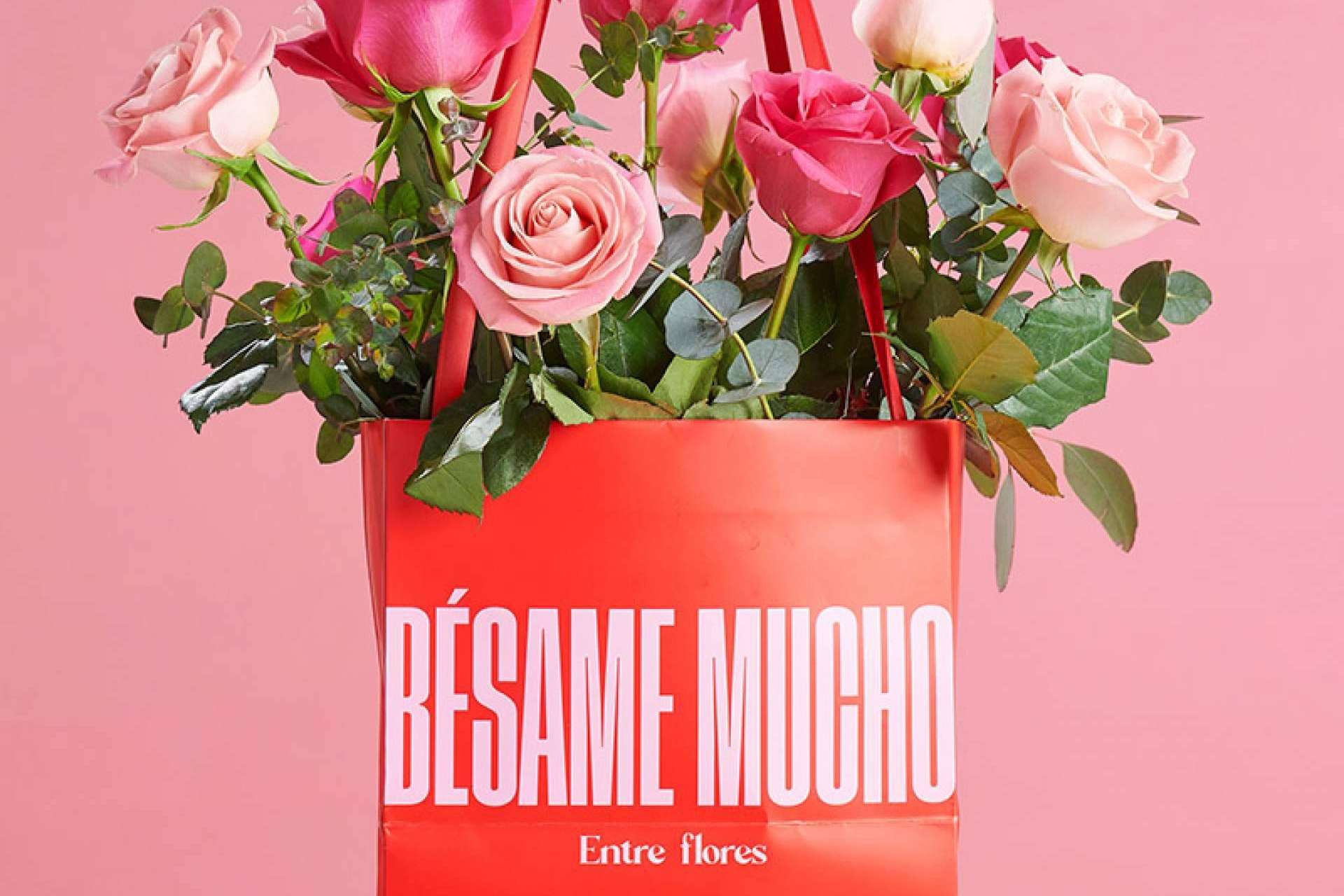 Bésame Mucho y sus ramos de flores convertidos en arte
