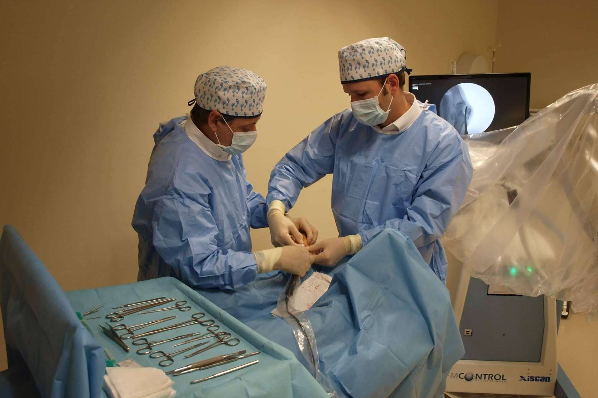 La cirugía mínima invasiva de la Clínica San Román permite a los pacientes operarse de juanetes sin dolor