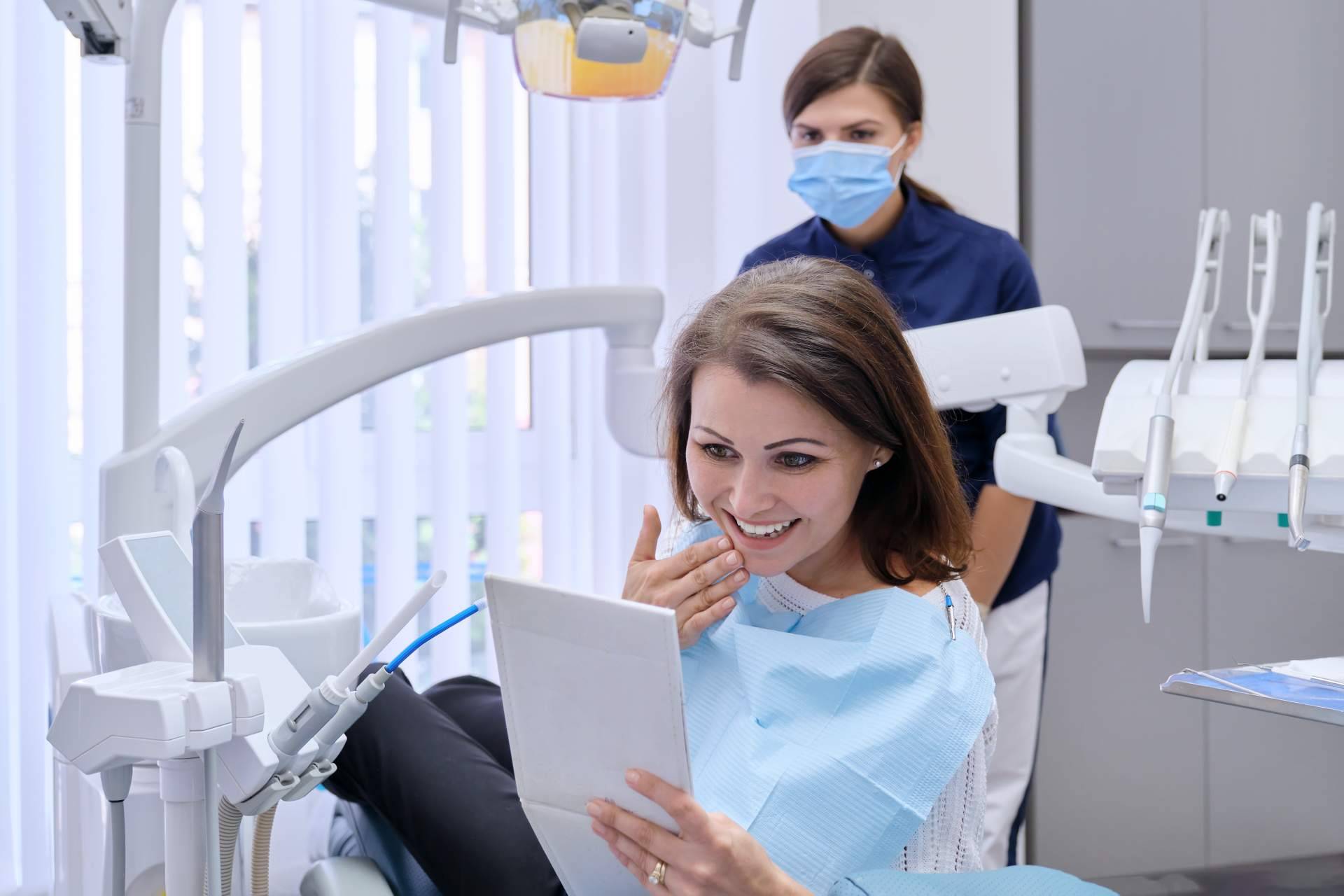 Razones para realizarse implantes dentales en la Clínica DeltaDent