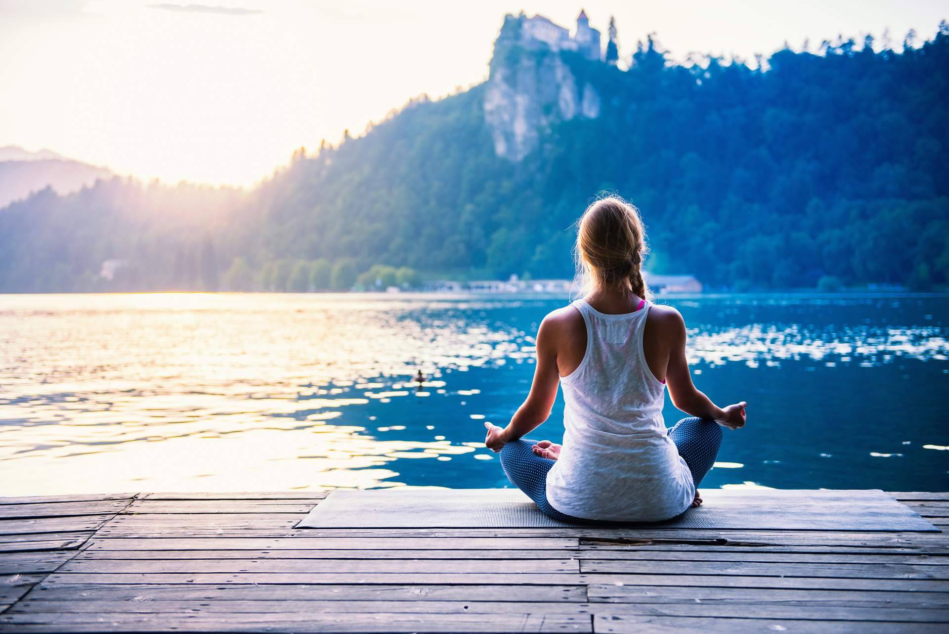 La escuela internacional cienciaConciencia® explica cuáles son los beneficios de la meditación y cómo aprender a meditar
