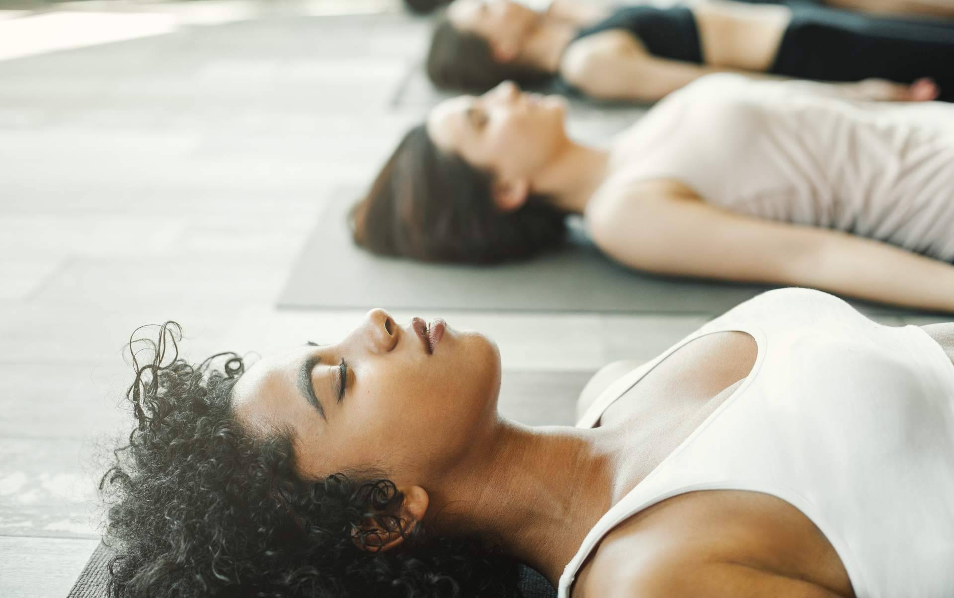 Encontrar la información más completa sobre la práctica del Yoga Nidra en el portal web Público.es