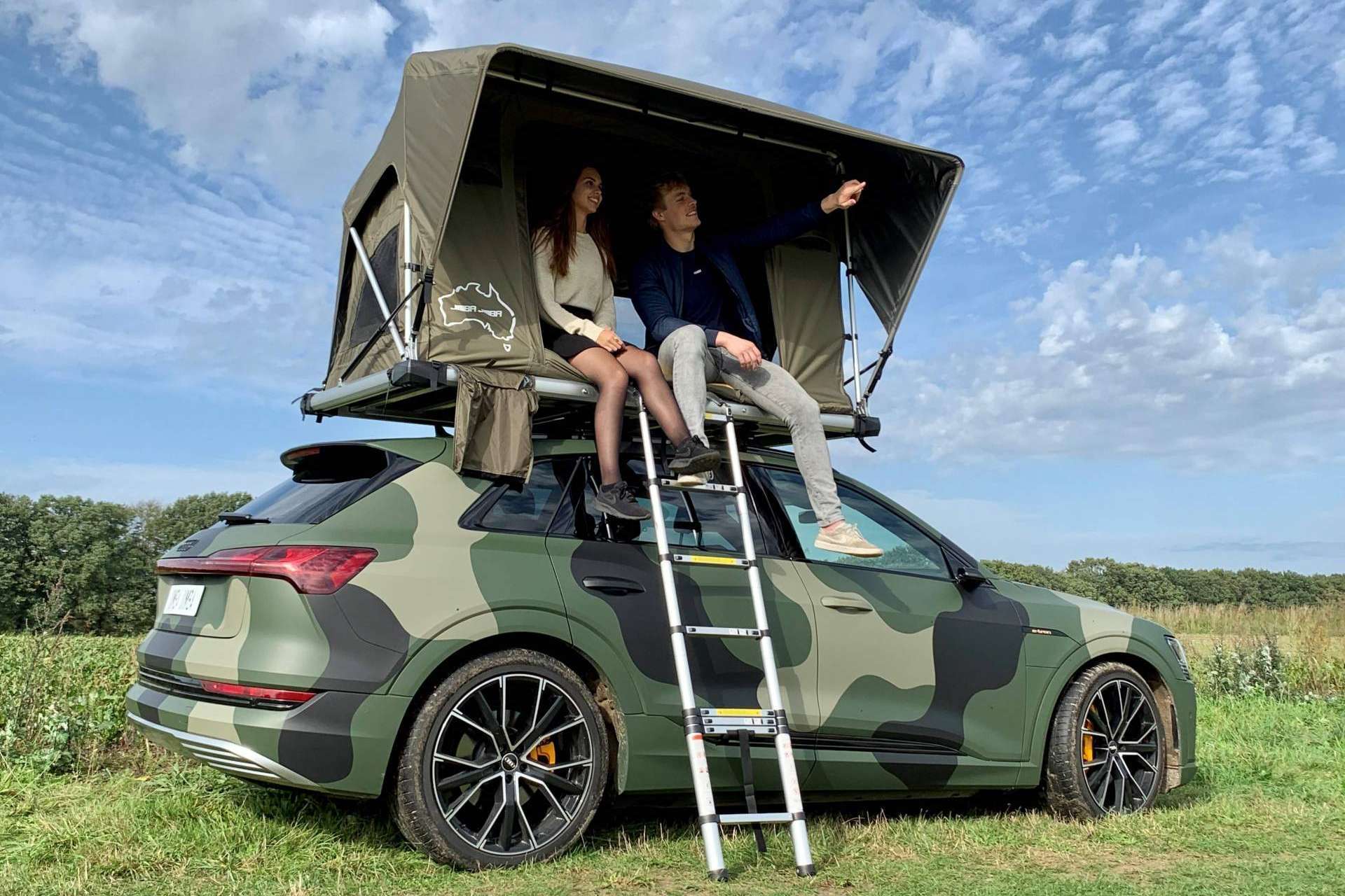 Camperizar fácilmente un coche con una tienda de techo de la empresa Foxcamper