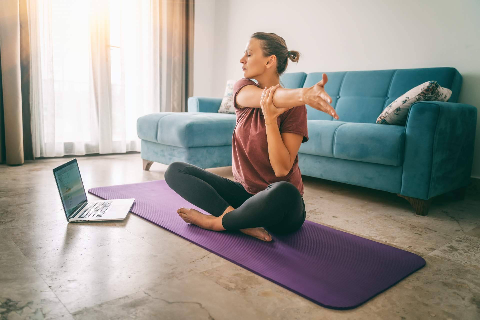 Kavaalya, un curso online interactivo de profesor de yoga en español con maestros hindúes
