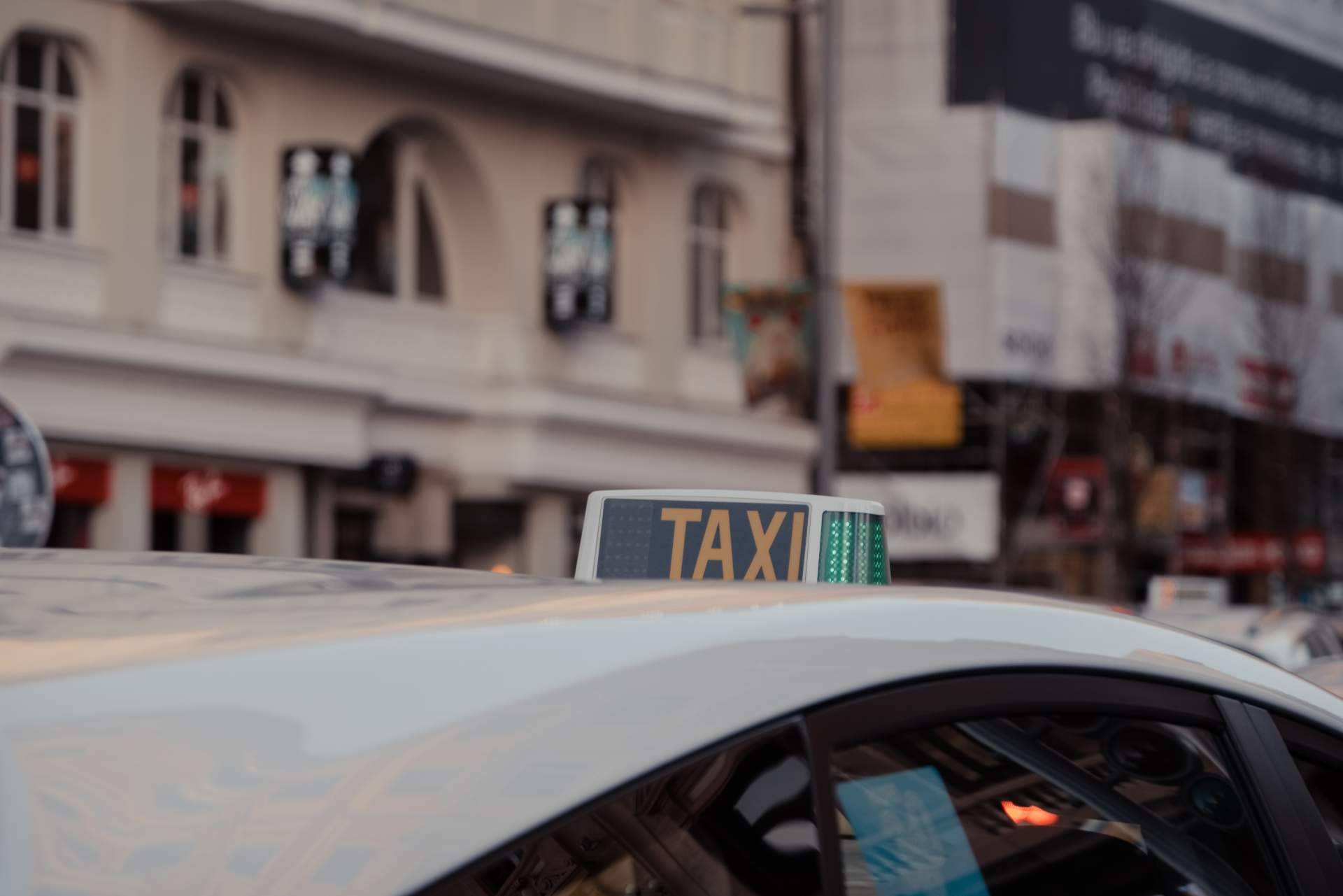 Taxi, transfer o VTC al aeropuerto de Madrid con Nordisk Taxi