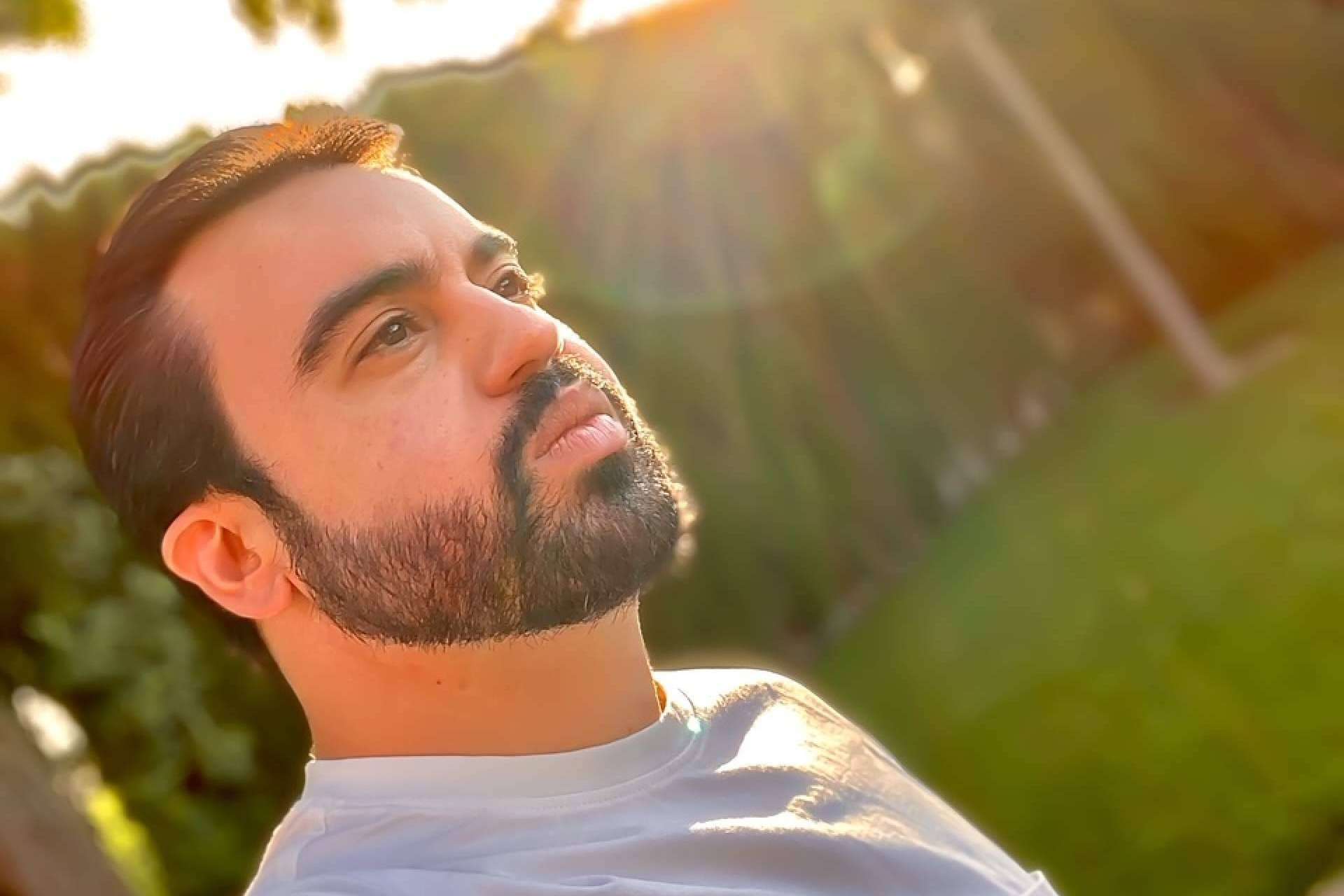 Jorge Perales Nieto presenta su primer libro, 'Mirando al mar, soñé'