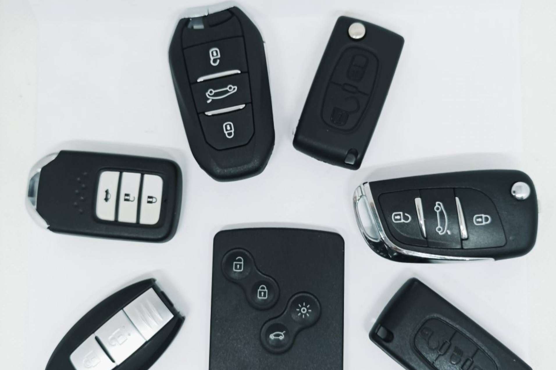 Los técnicos expertos de EGINER realizan copia llaves de coche en Barcelona