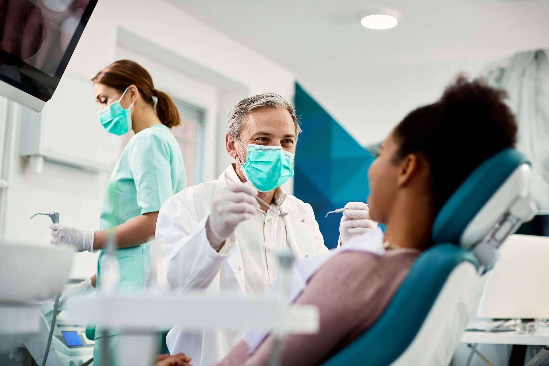 Mantener una boca sana gracias al equipo de profesionales de odontología en Collblanc, Qualident