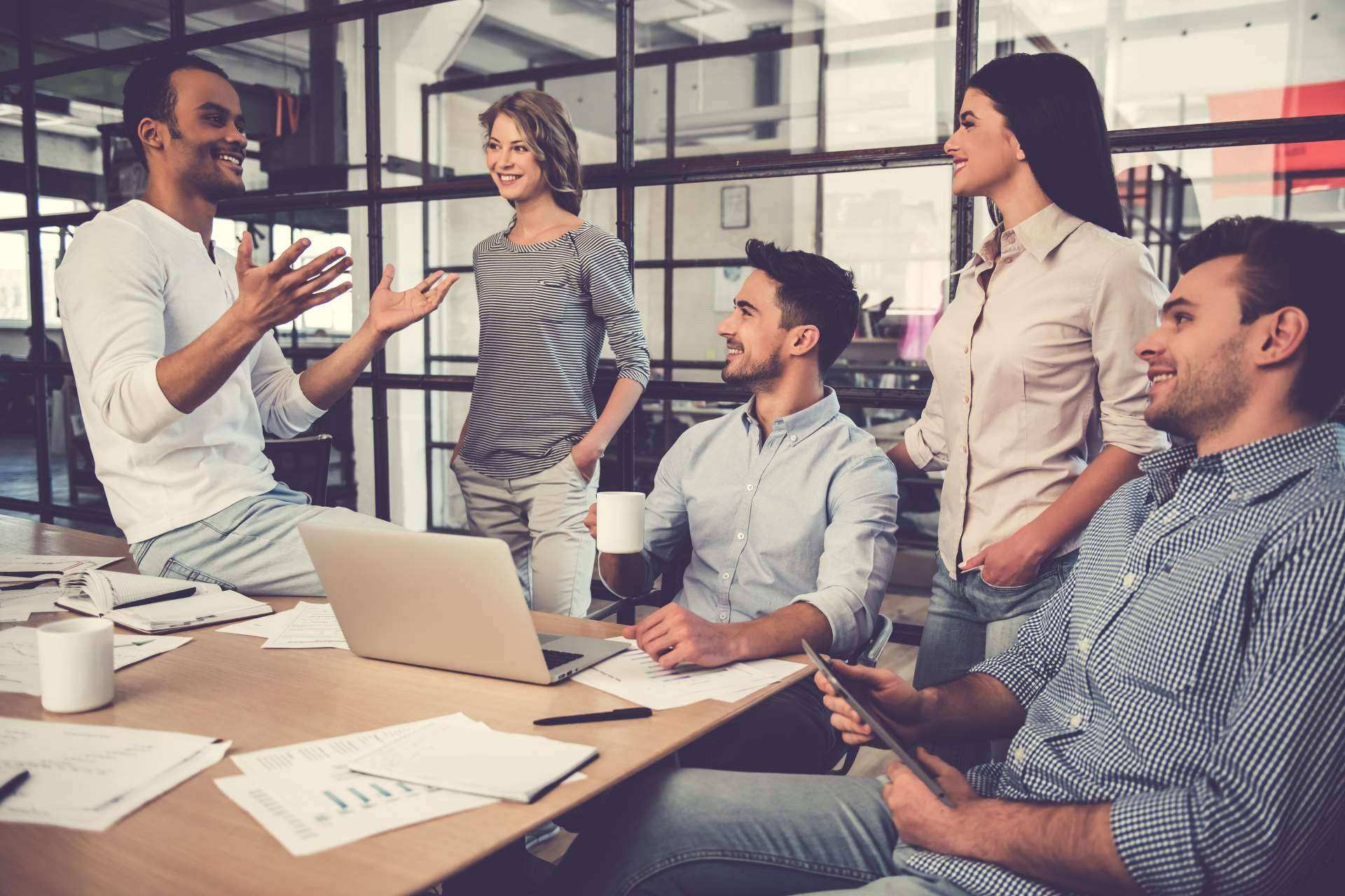 Razones por las que es mejor contratar a un equipo de paid media como ADMK Team que a una agencia de performance