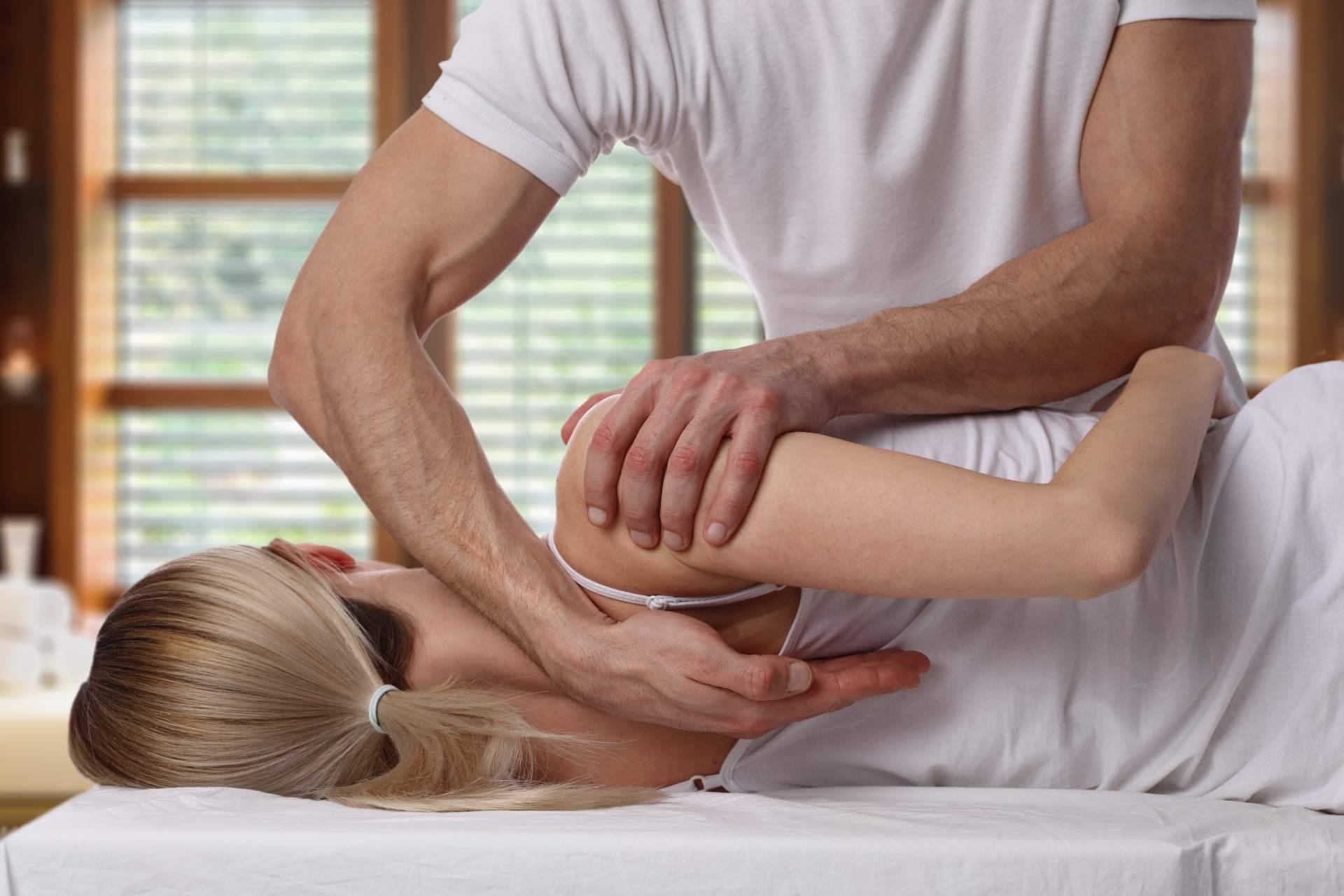 Centre Chiropractic explica que los ajustes quiroprácticos ayudan a mejorar la lumbalgia