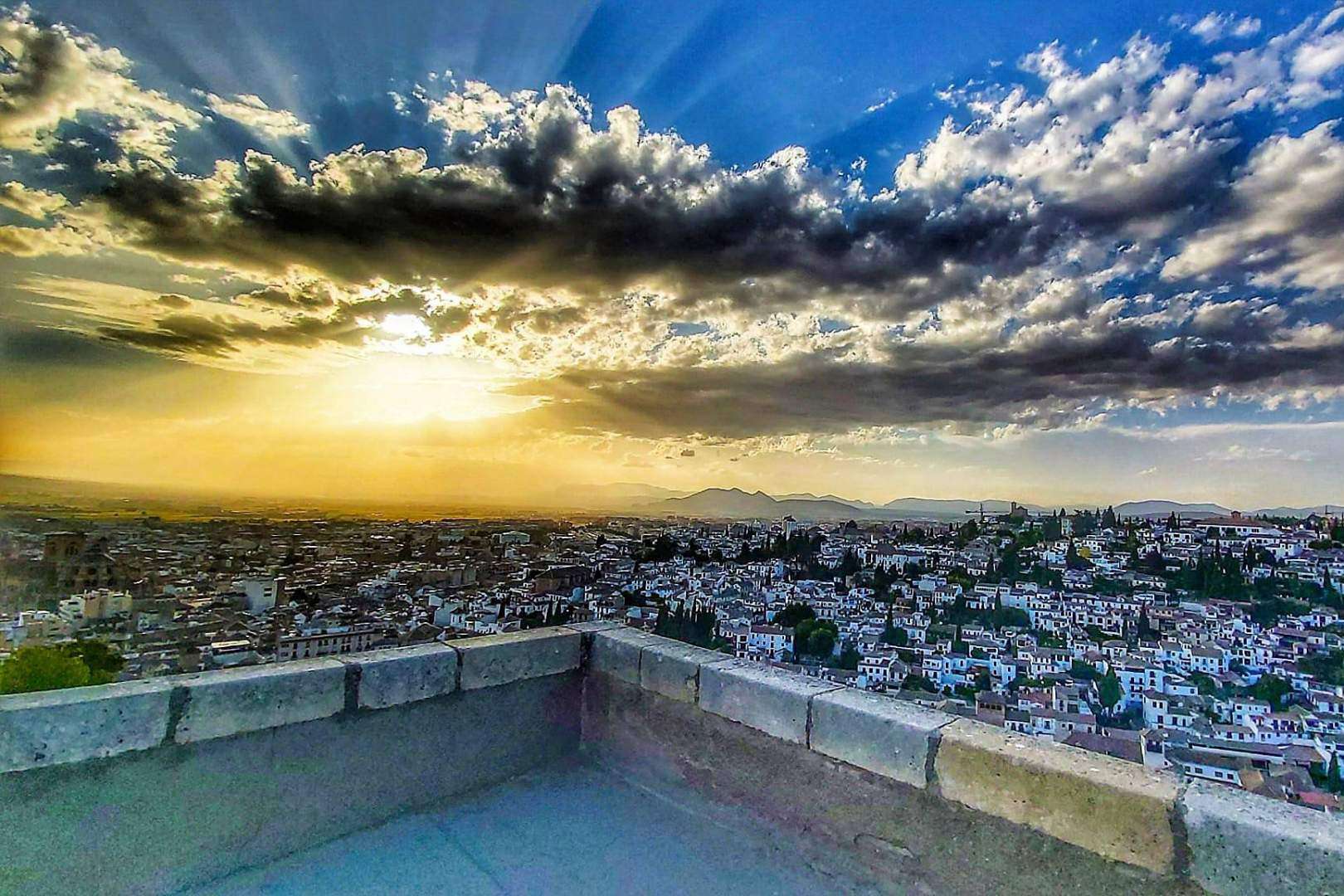 Una guía para orientar al visitante de Granada, por Nazarí Tours Granada