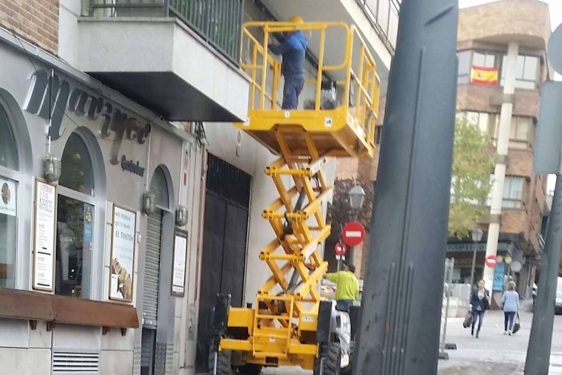 Las plataformas elevadoras, una maquinaria polivalente necesaria en muchos sectores