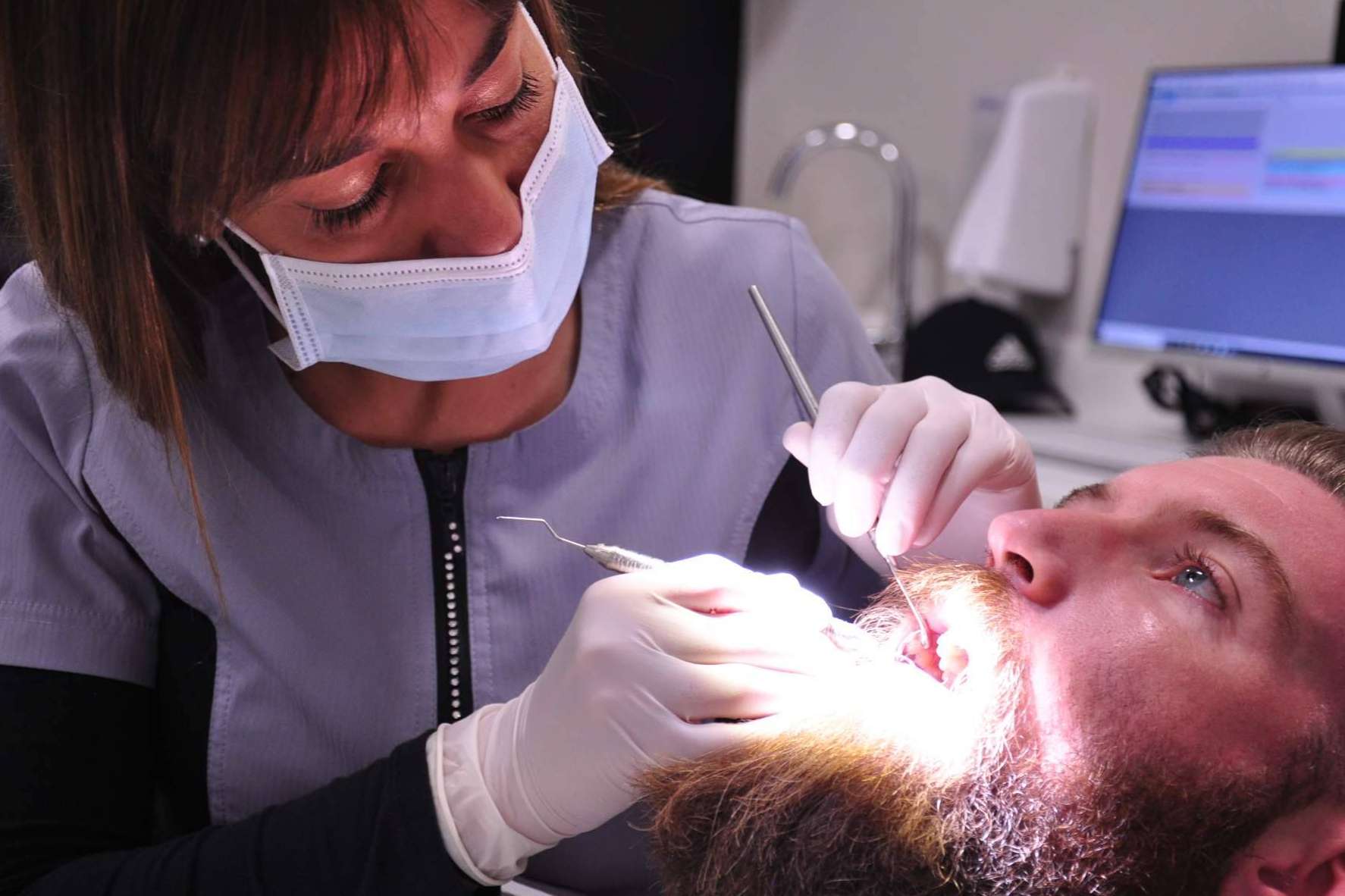 Servicio en implantes dentales de calidad gracias a la Clínica Dental Masot