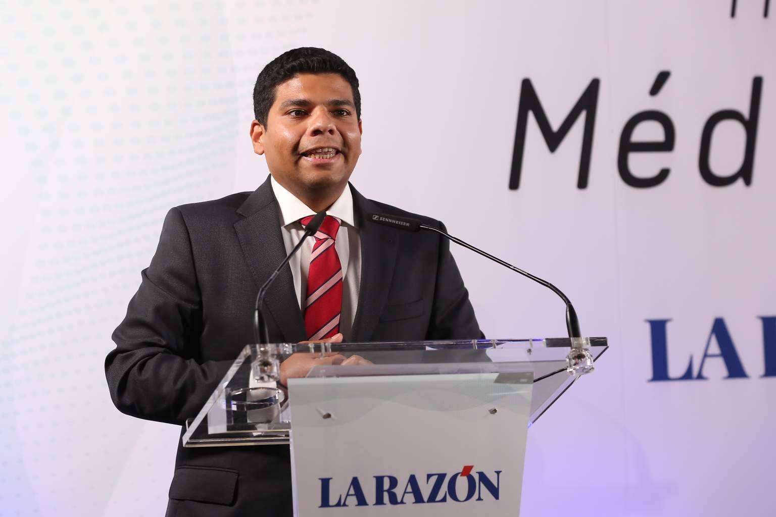 El Doctor Antonio Fernández Brito gana el Premio Médico del Año 2021 en la categoría de cirugía capilar