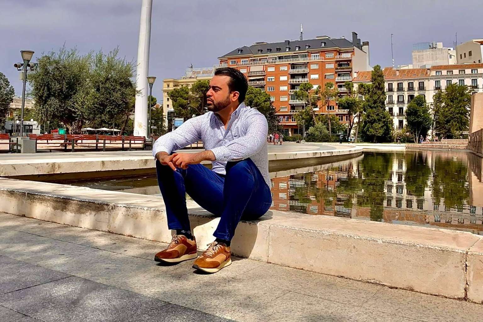 La obra literaria de Jorge Perales Nieto, 'Mirando al mar, soñé', de la que todo el mundo habla en Gerona