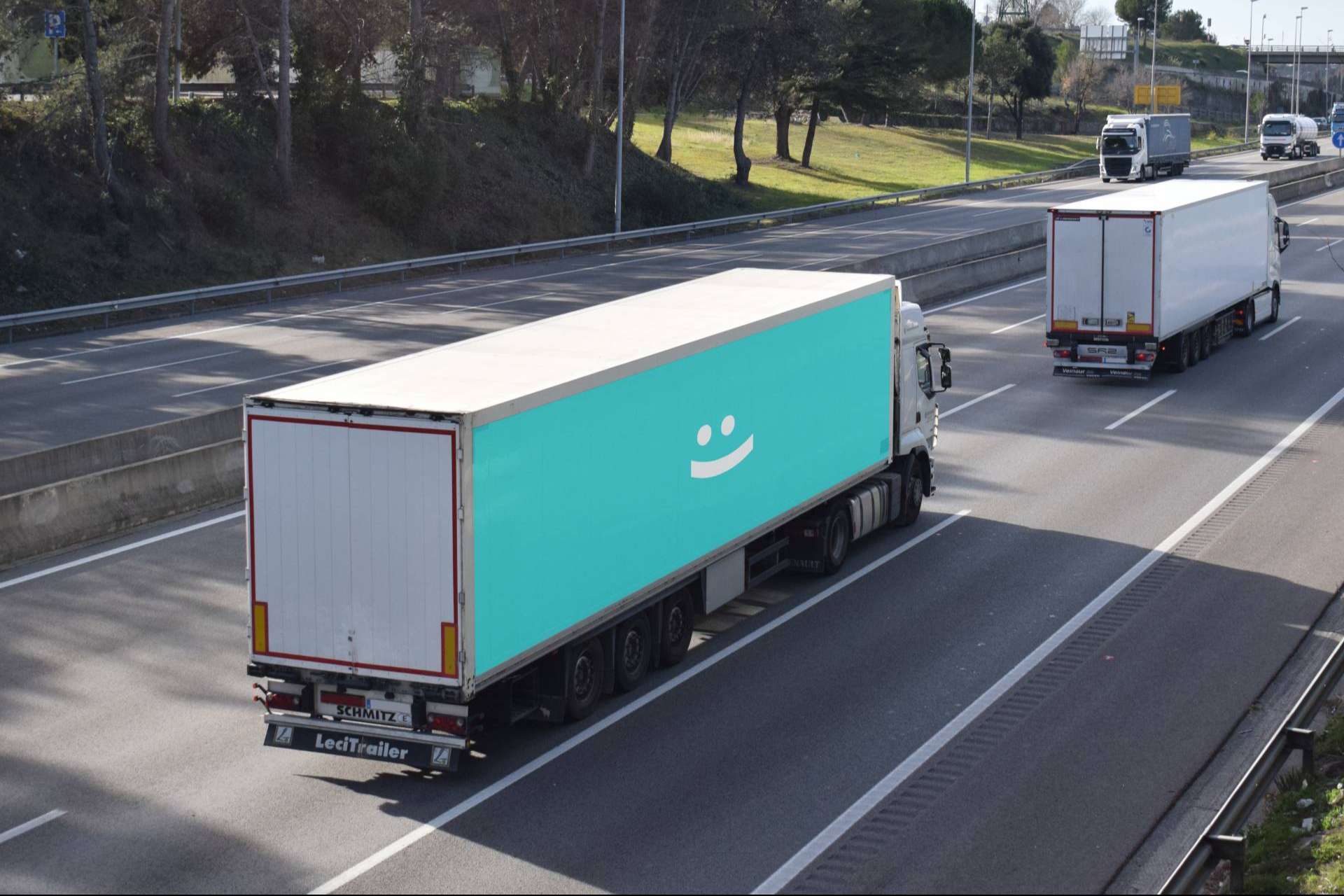 ¿Es rentable ganar dinero con publicidad en el coche?