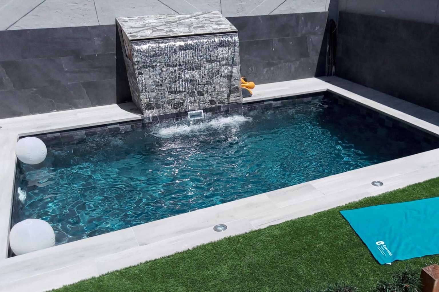 La especialista en construcción de piscinas, Esencial Pool se expande a Francia y Portugal
